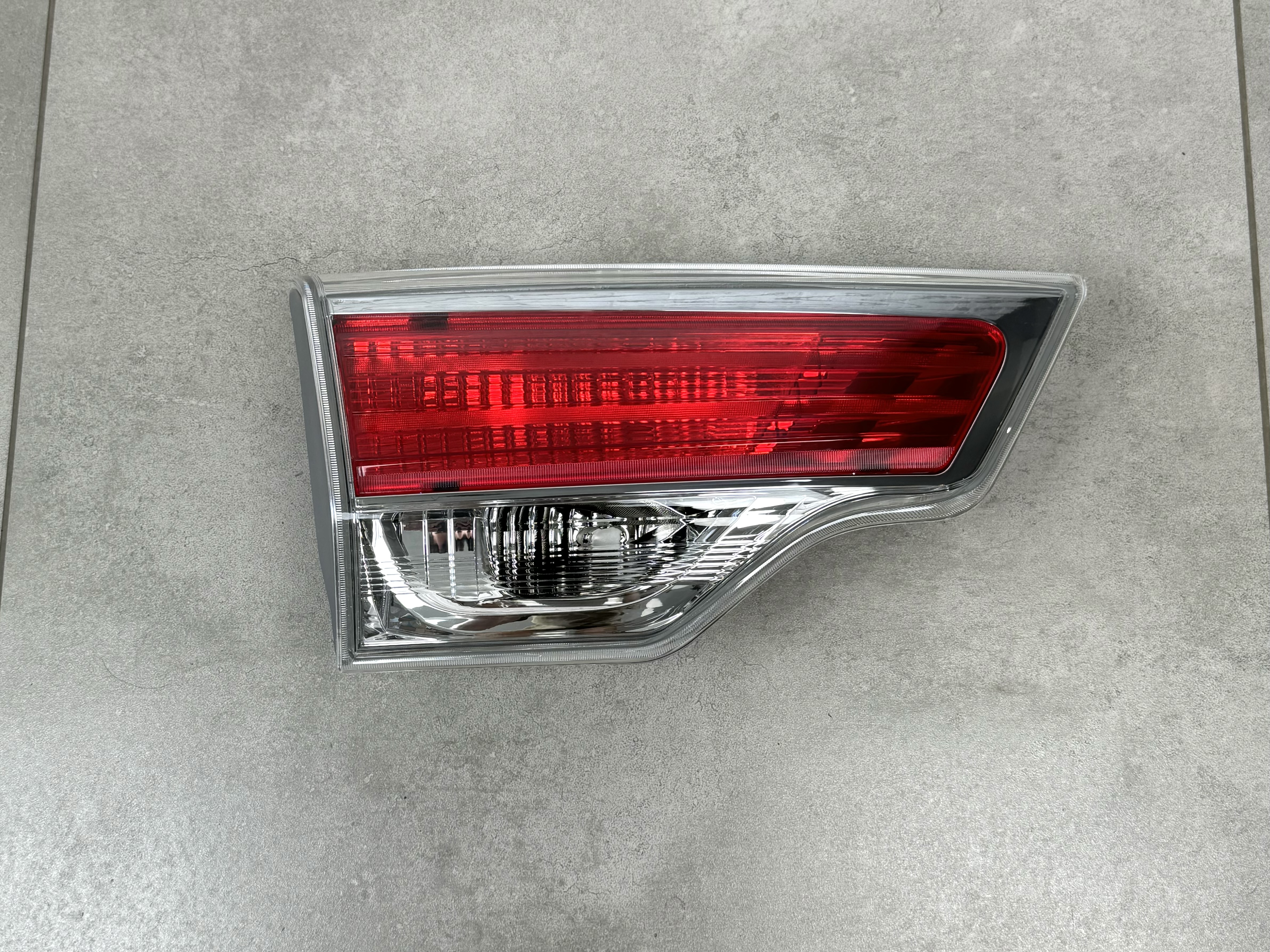Задній ліхтар лівий внутрішній Toyota Highlander 2014-2016 5