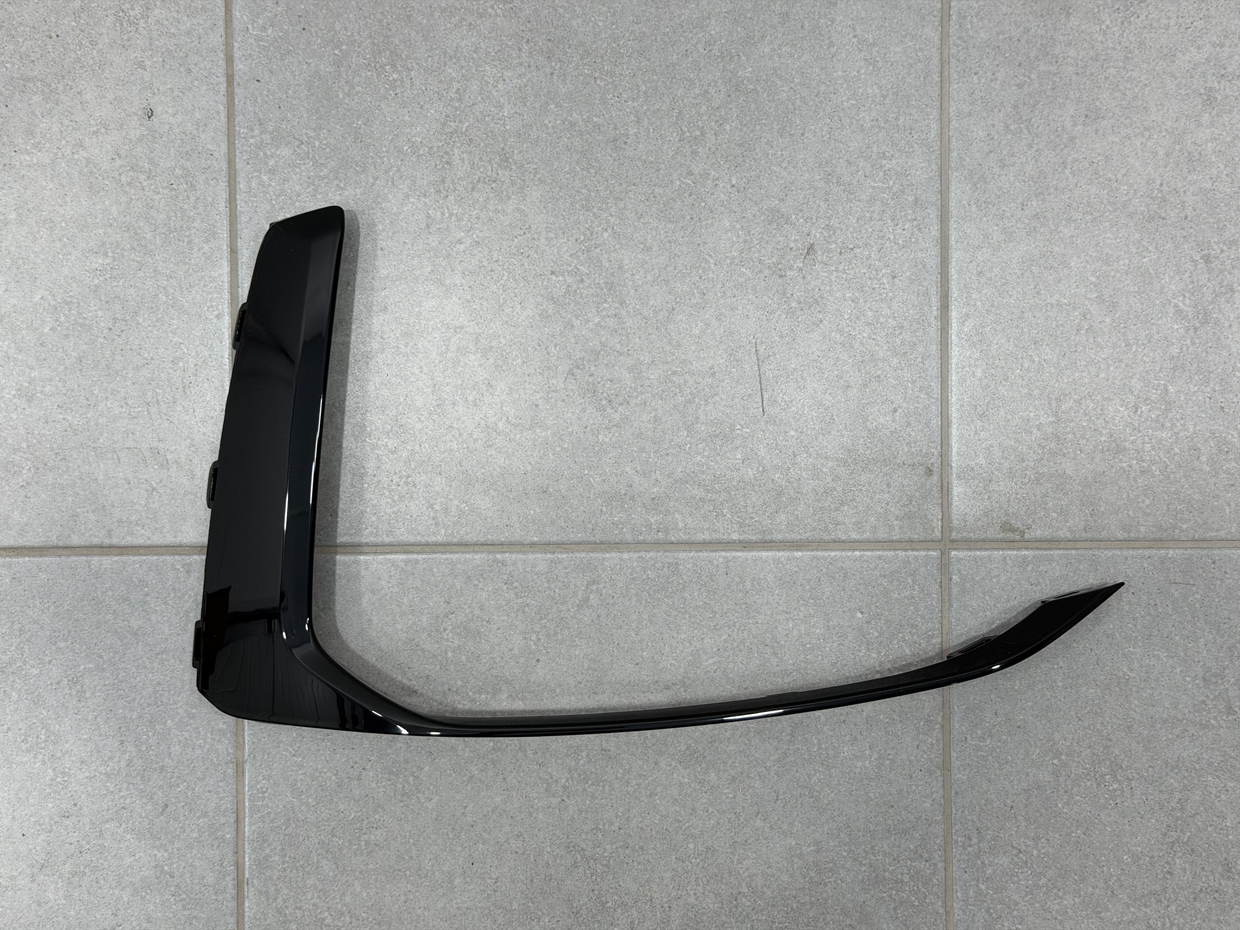 Накладка бампера права 4M0807300B S-Line BLACK для Audi Q7 2020-2024