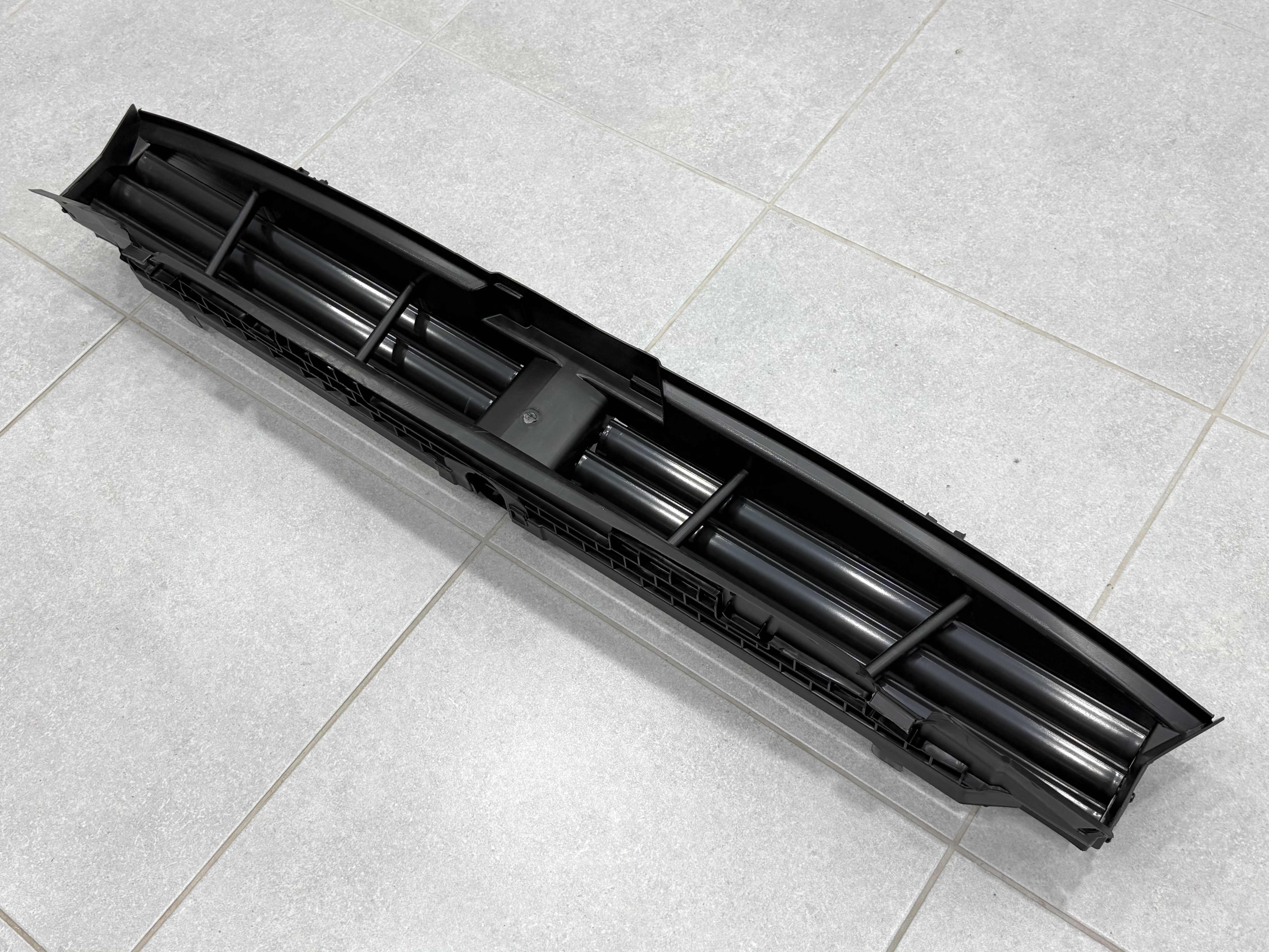 Жалюзі нижні адаптивні з моторчиком BMW 5 G30 G31 2020-2023 51749464208 рест 3