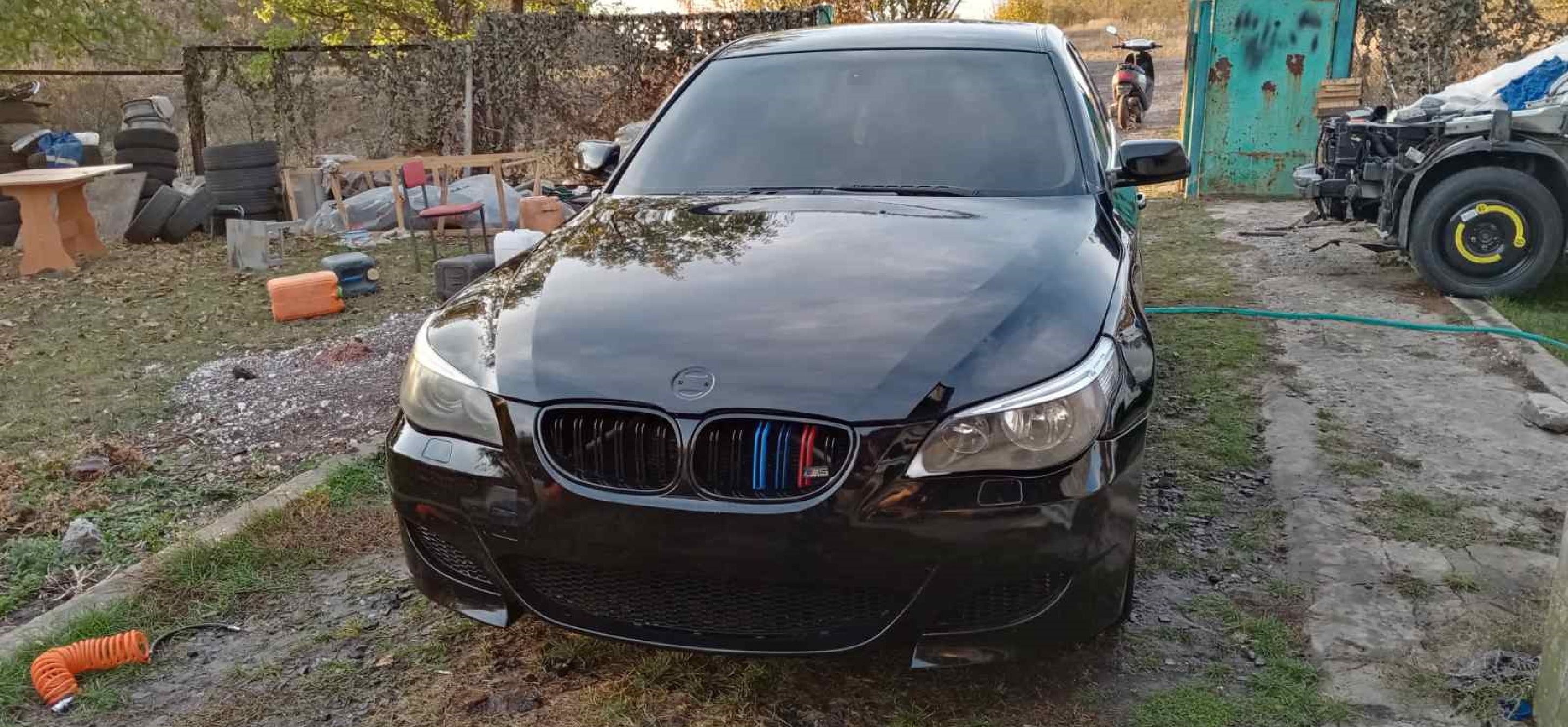 Ніздрі M-color (Подвійні M-Look) на BMW 5 Series E60 / E61 2003-2010 року 4