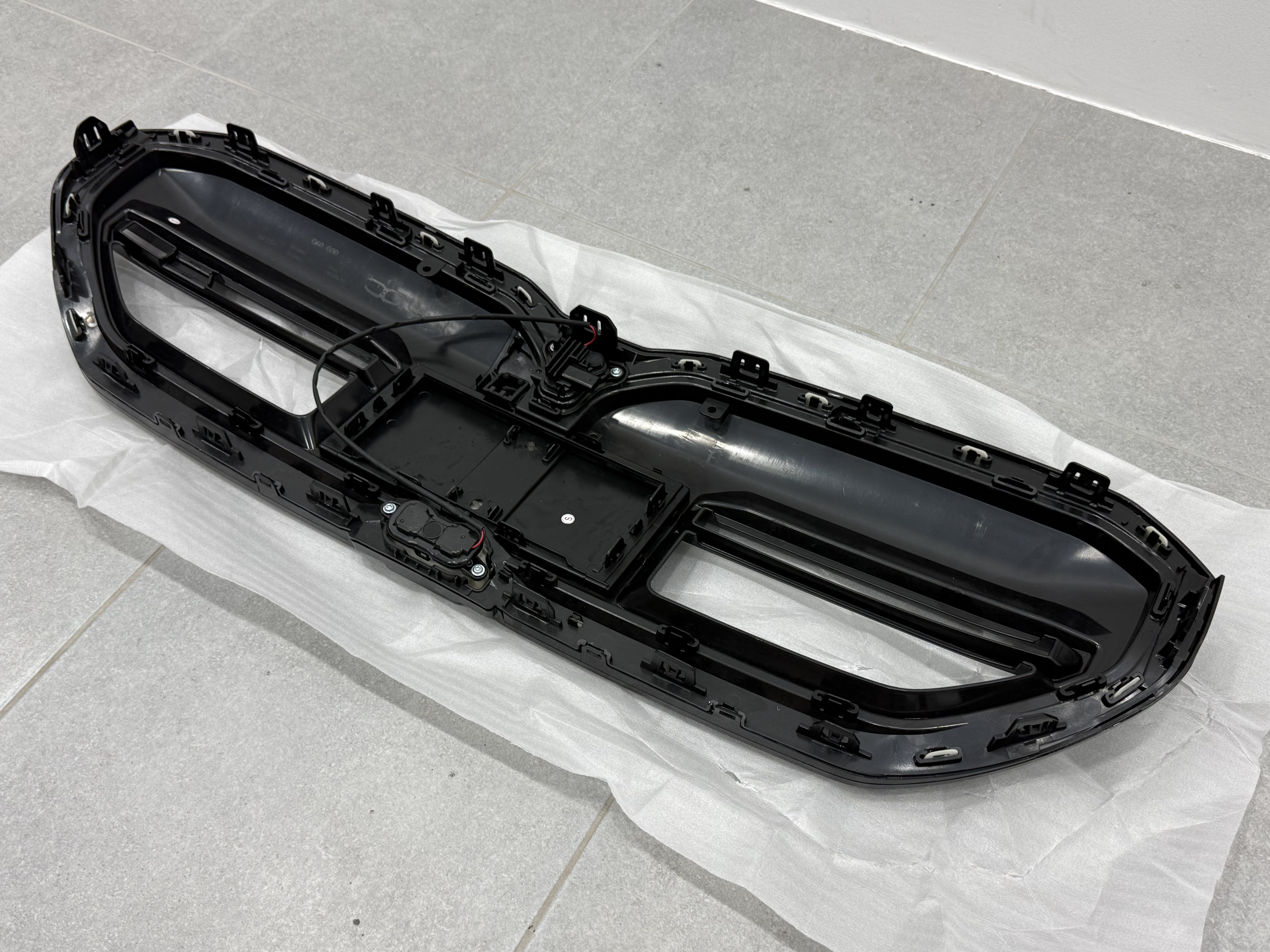 Решітка радіатора ніздрі з підсвічуванням Iconic Glow BMW 5 series G60 G90 i5 2024- 3