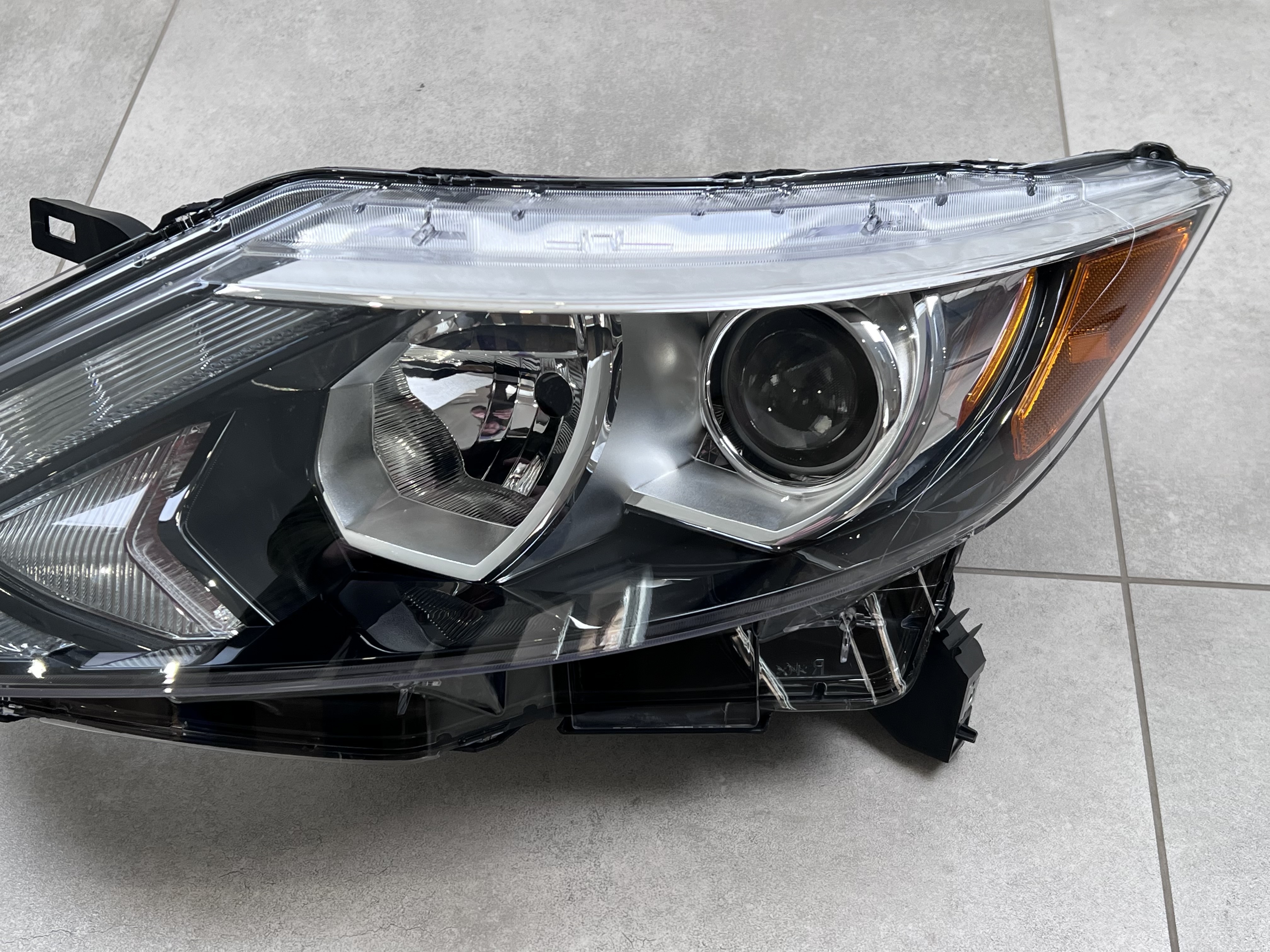 Ліва фара галоген Nissan Rogue Sport 2015-2019 5