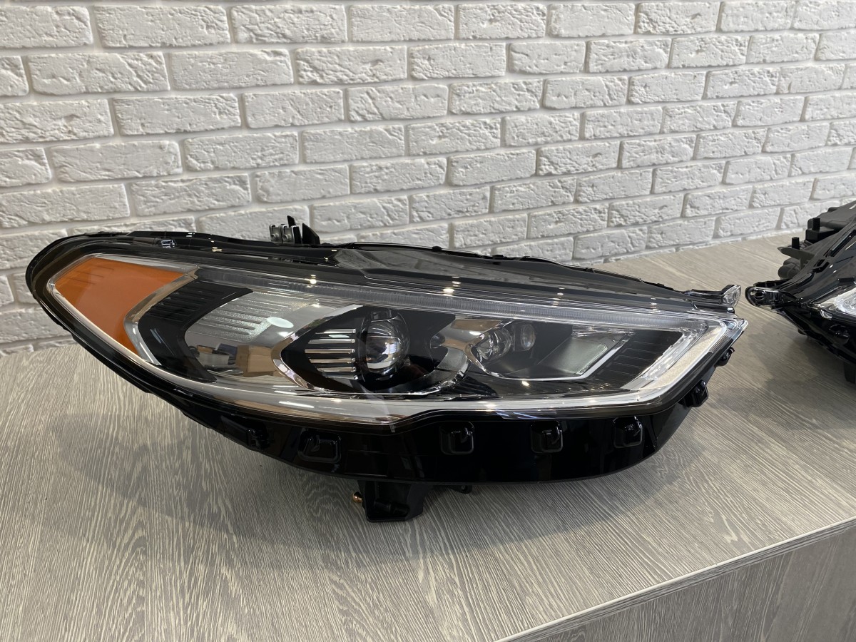 Передні LED фари Ford Fusion USA 2017-2021 (жовтий габарит) 3
