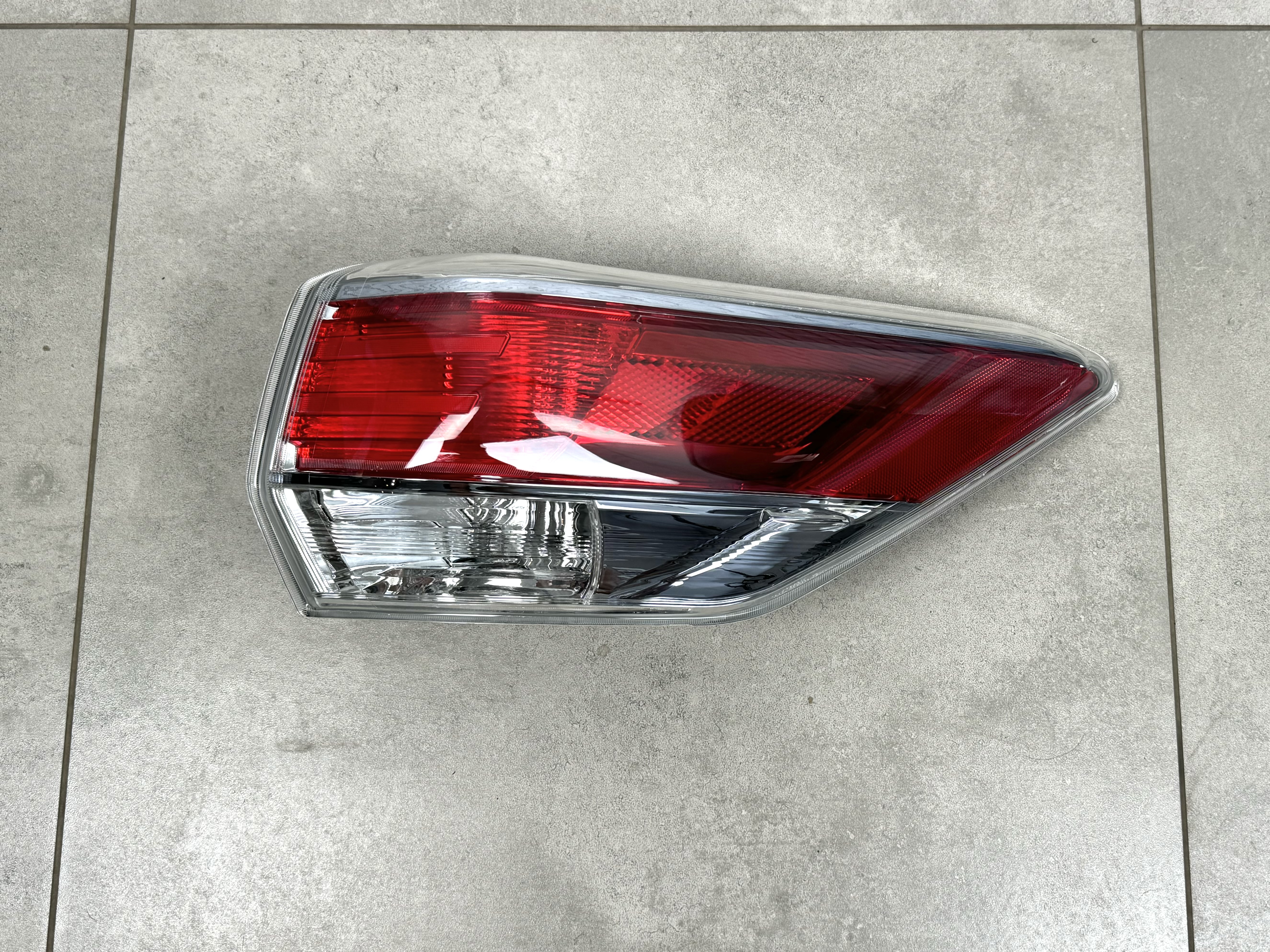 Задній ліхтар зовнішній правий Toyota Highlander 2014-2016 6