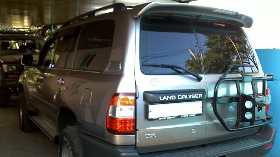 Спойлер козирок Toyota Land Cruiser 105 1998-2007 розпашонка 2 двері (ABS під фарбування) 2