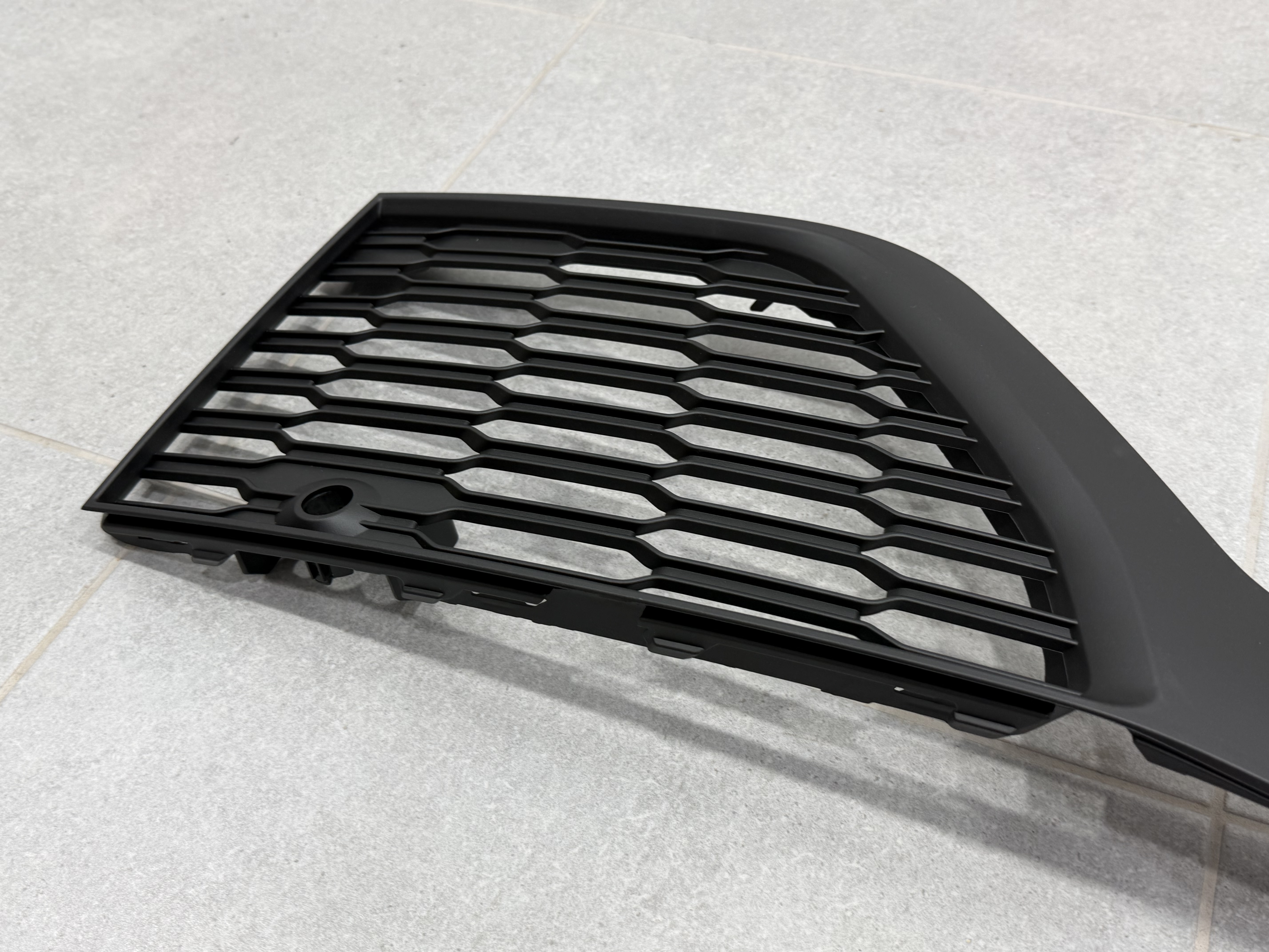 Решітки бампера S-Line BLACK для Audi Q7 2020-2024 2шт, ліва 4M0 890 681 B / права 4M0 890 682 B 2