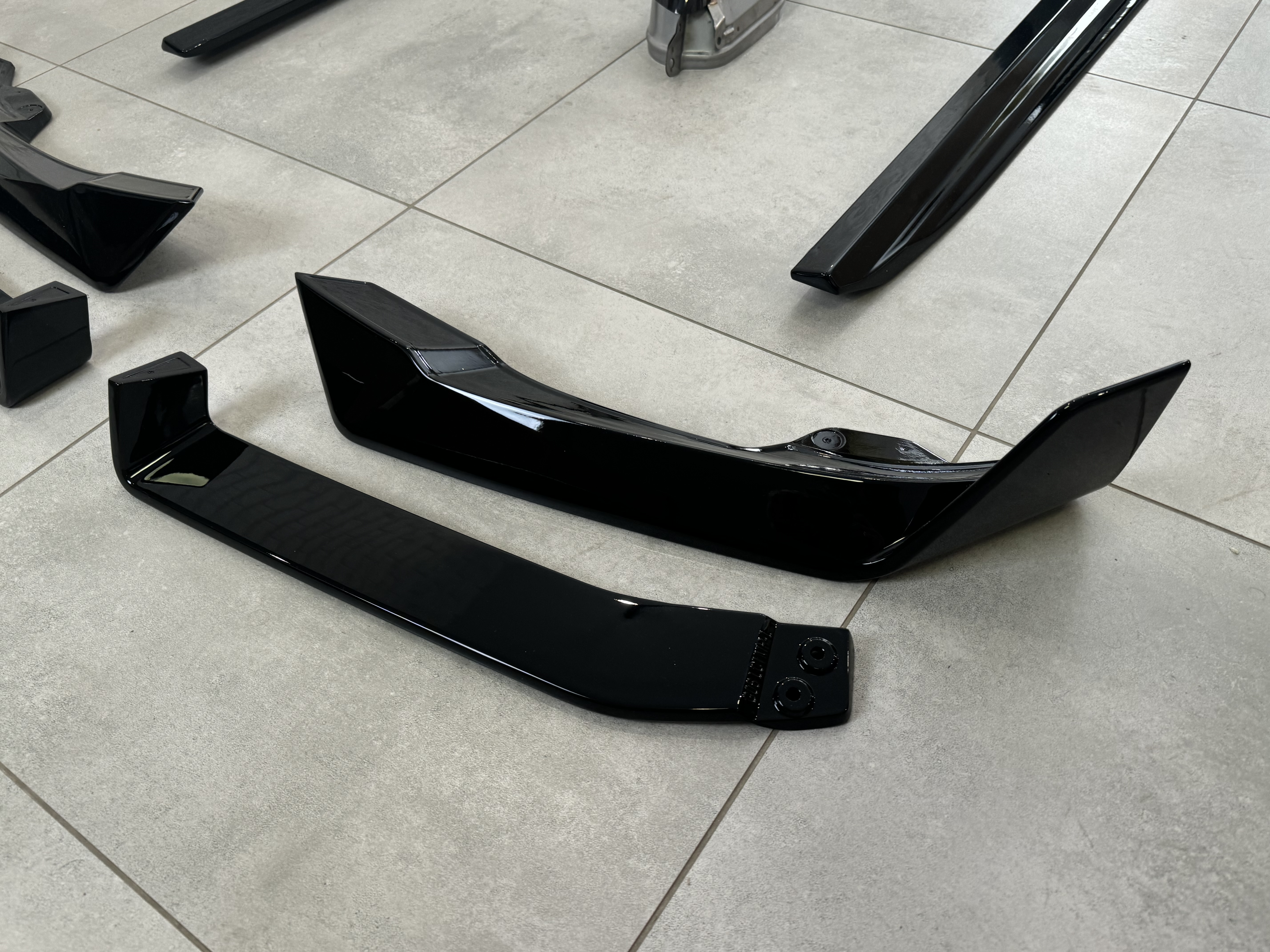 Комплект обвісу M paket LCI Paradigm Black Knight для BMW X6 G06 2023+, колір чорний глянець 3