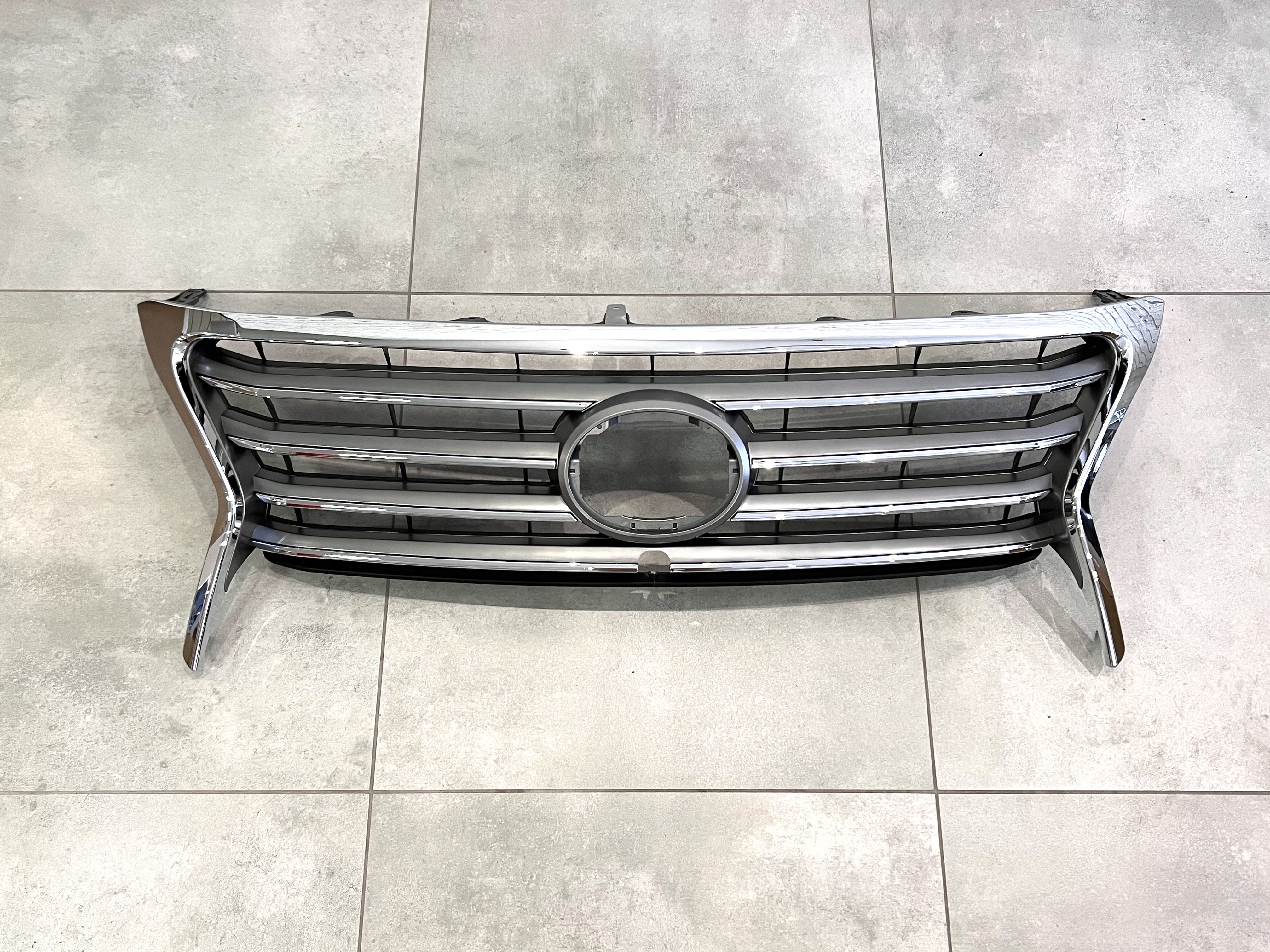 Решітка радіатора під камеру 53101-60919 Lexus LX 570 рестайлінг 2012-2015 5