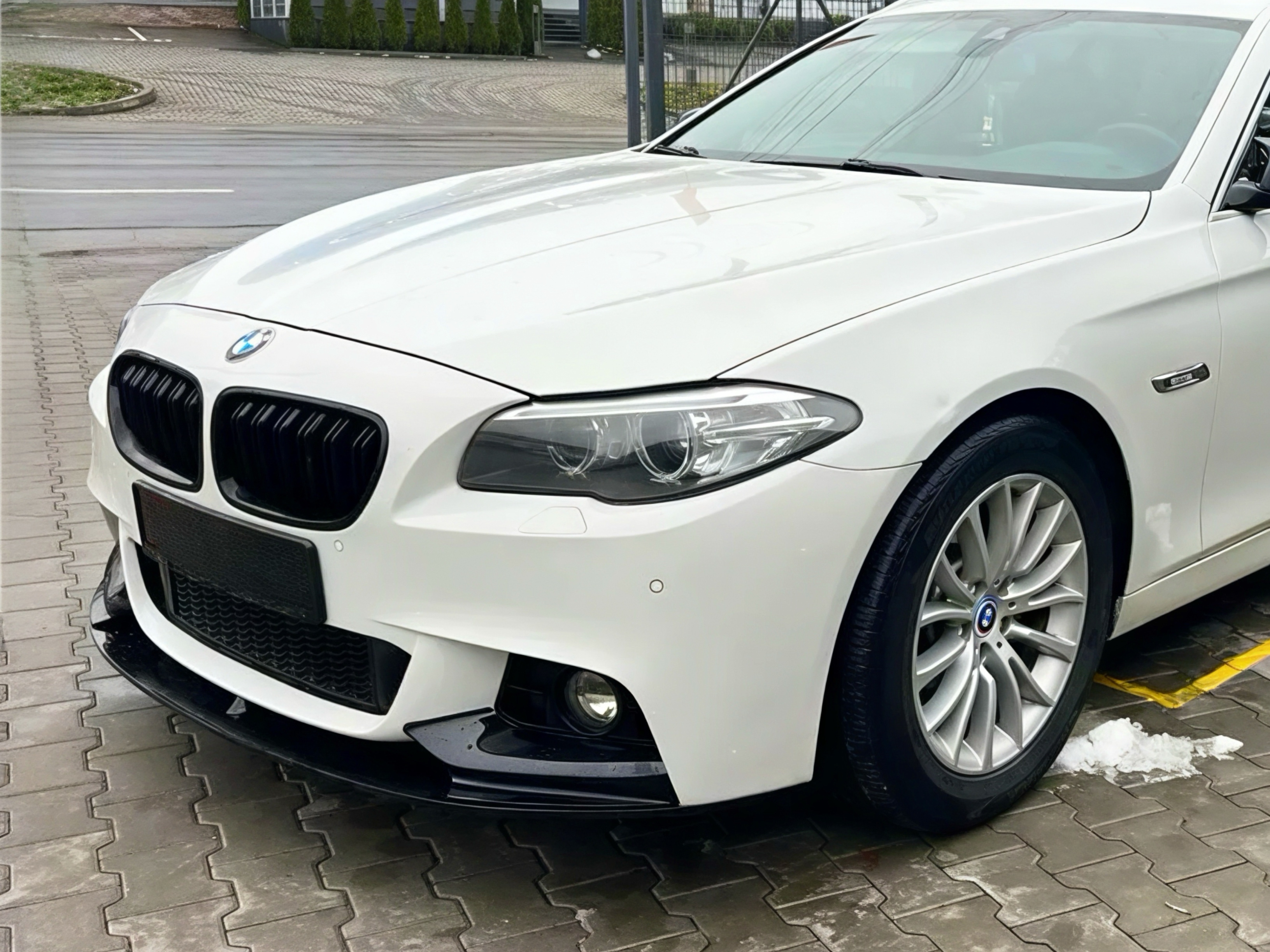 Накладка переднього бампера обвіс M performance BMW 5 series F10 F11 2010-2016 абс пластик, чорний глянець 2