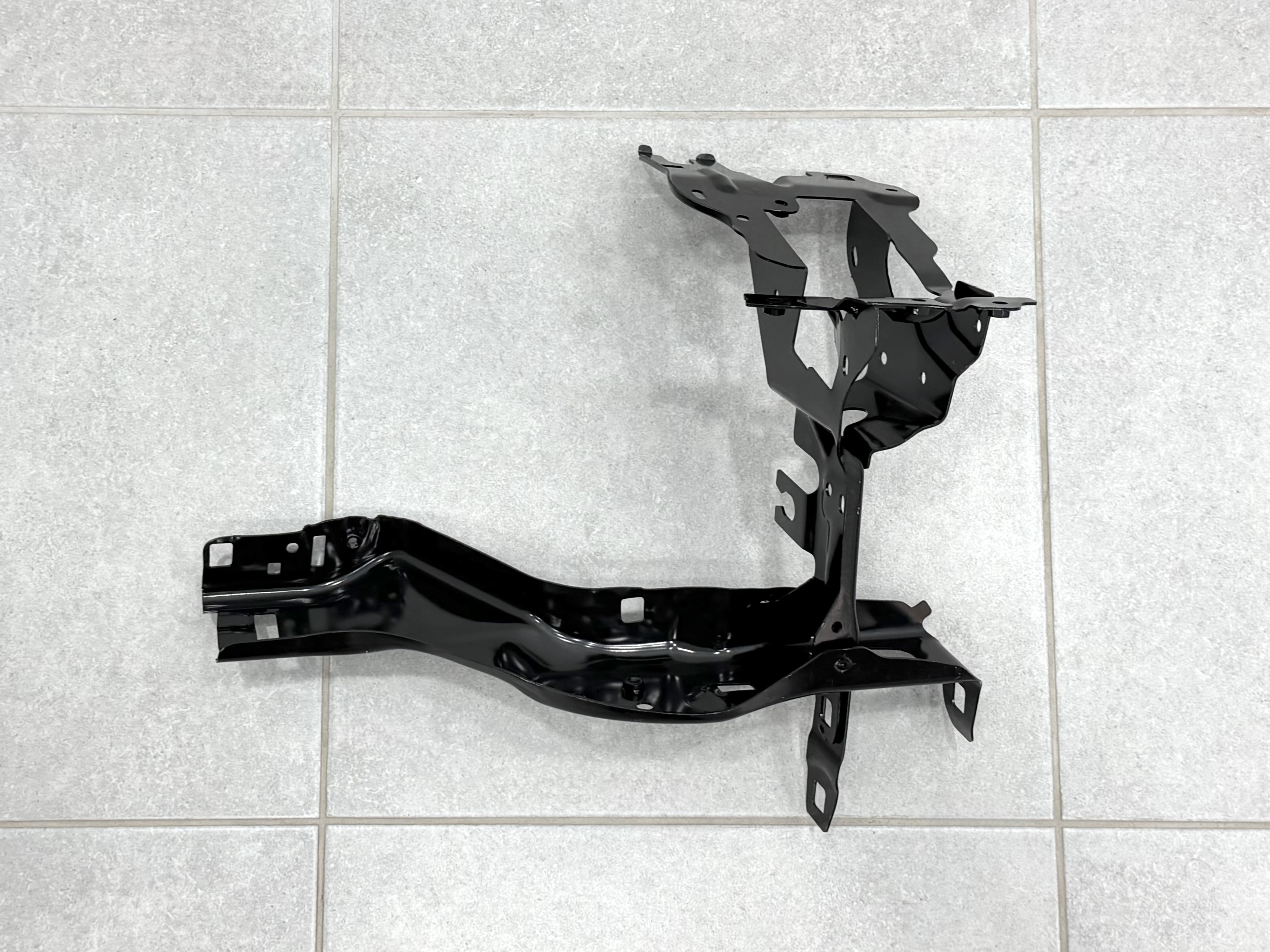 Кронштейн кріплення правої фари 51647383858 / 51647449816 для BMW 5 series G30 G31 2