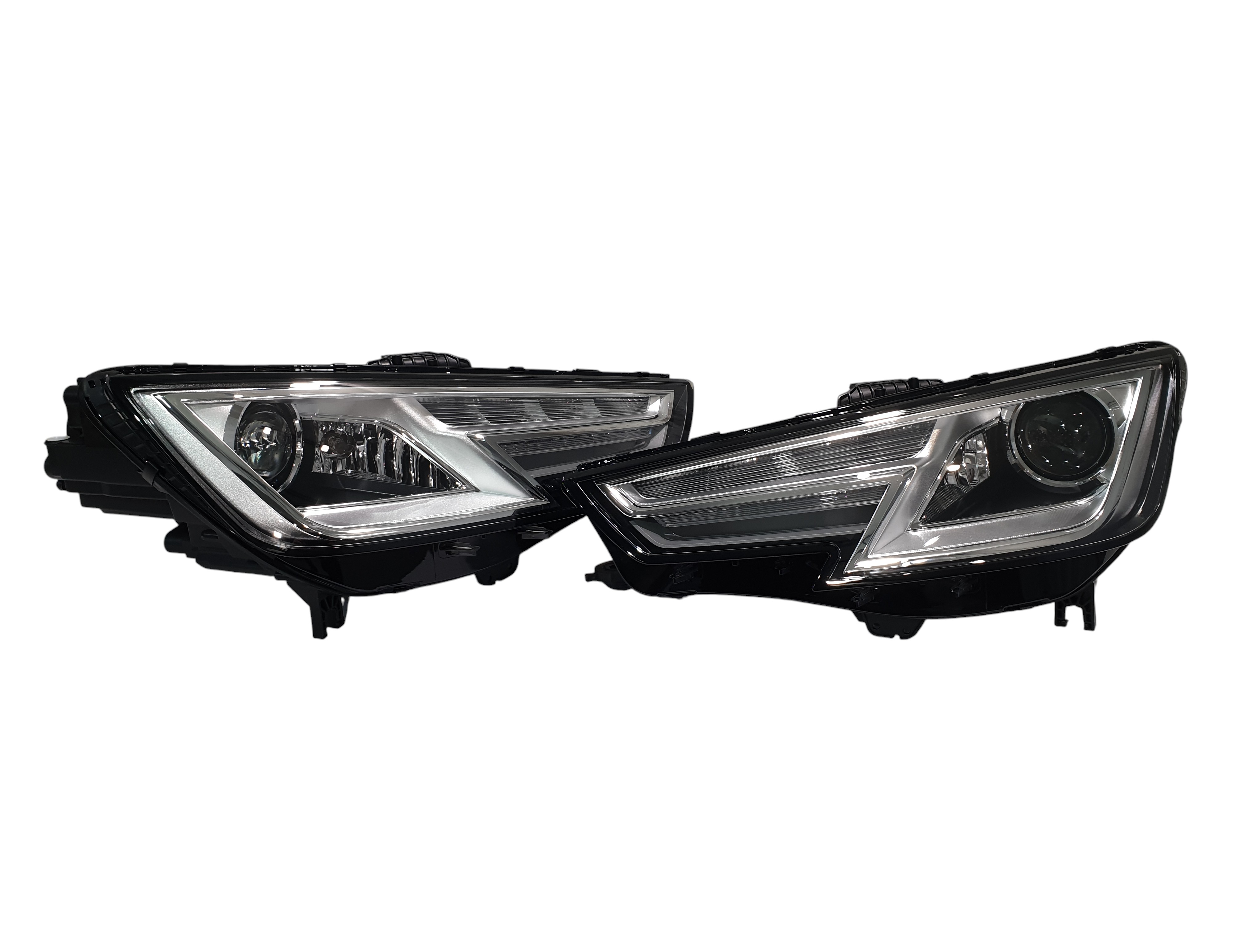 Передні фари (Xenon комплектні) на Audi A4 B9 2015-2019 року