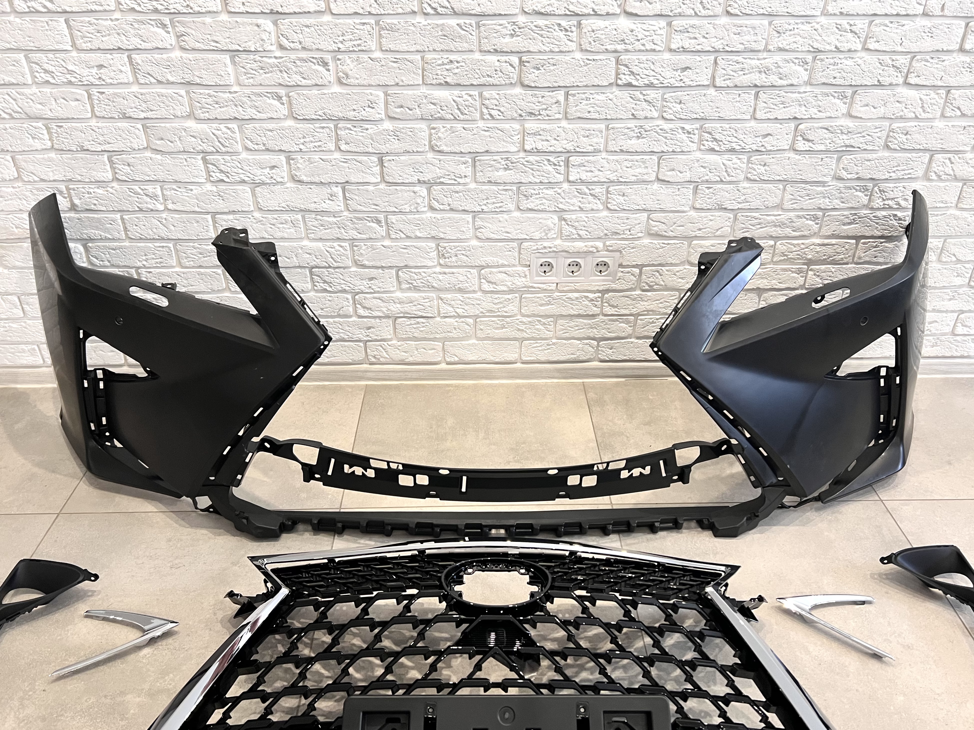 Бампер комплектний з решіткою у стилі 2020+ для Lexus RX 2015-2019 5