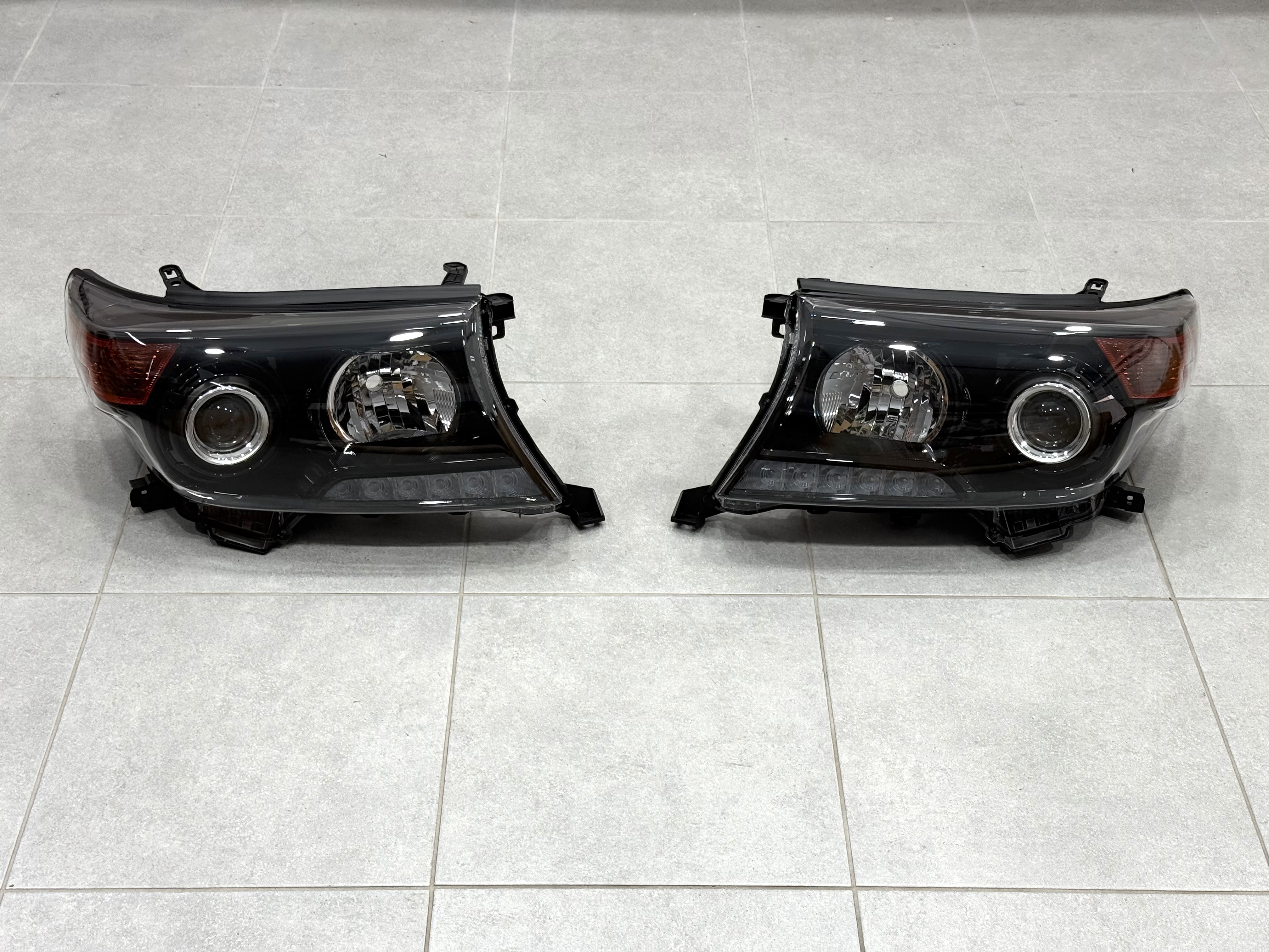 Фари рестайлінг Toyota Land Cruiser 200 2007- 2015 BROWNSTONE чорні 2007-2015 2шт. 2
