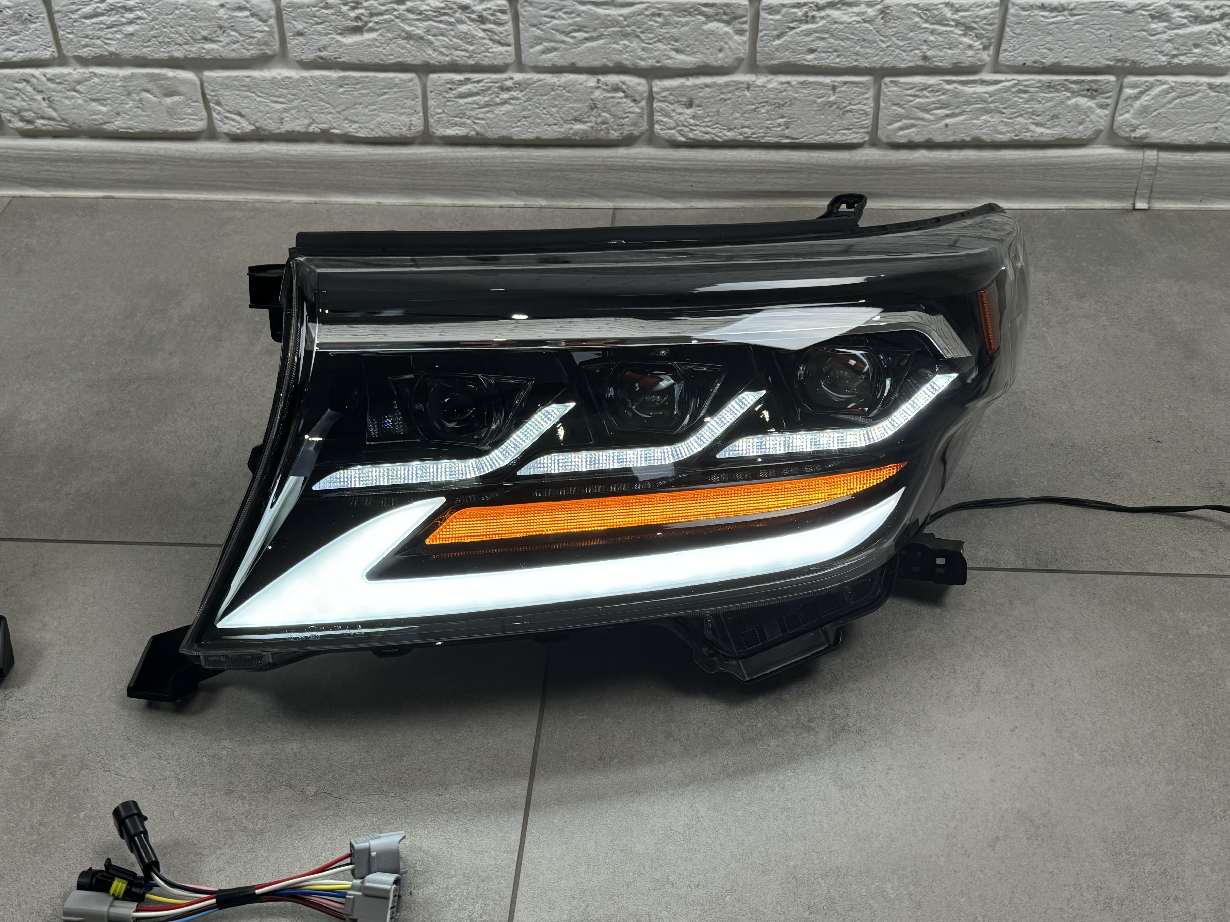 Фари Full LED 3 лінзи Toyota Land Cruiser 200 2007-2015 3