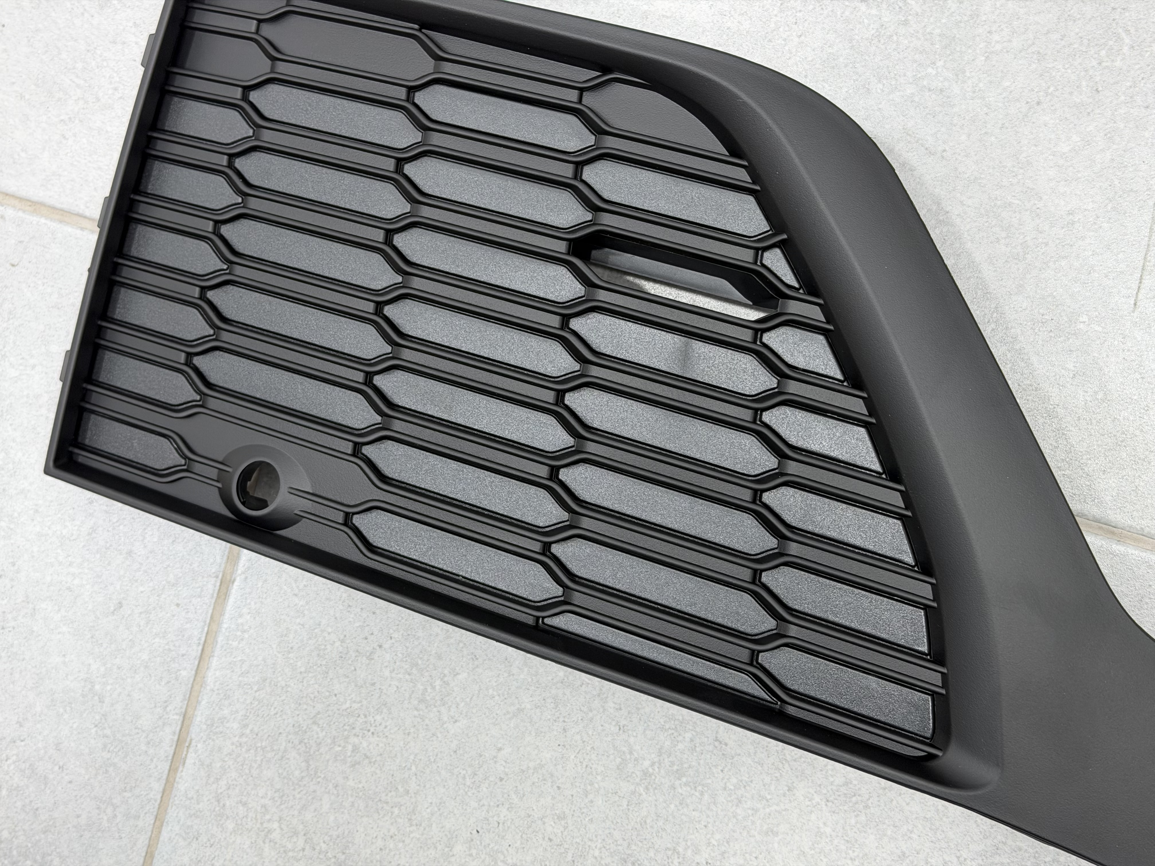 Решітка бампера права 4M0890682B S-Line BLACK для Audi Q7 2020-2024 4