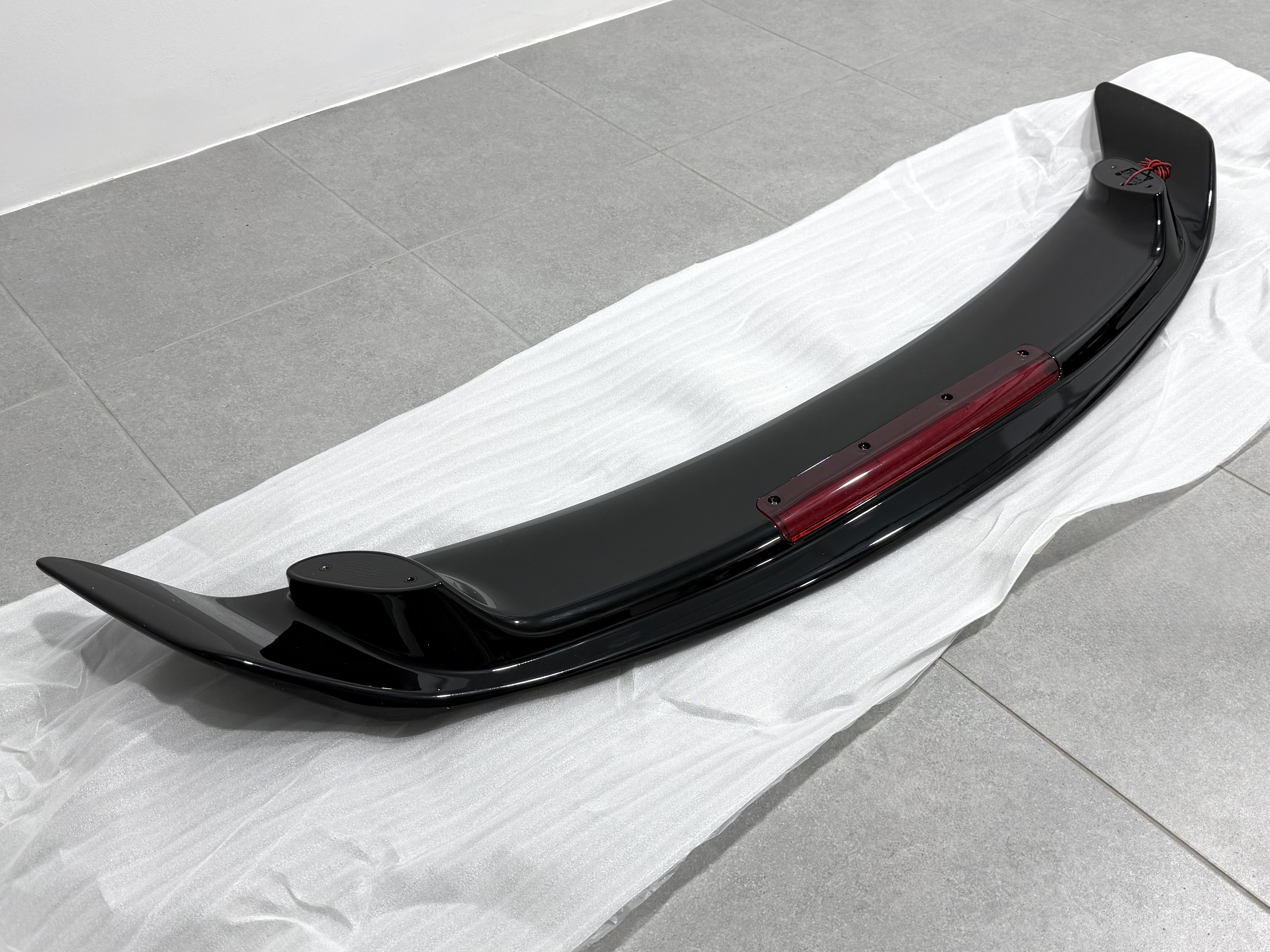 Спойлер багажника для Toyota Aurion 2006-2012 ABS пластик, колір чорний глянець 6