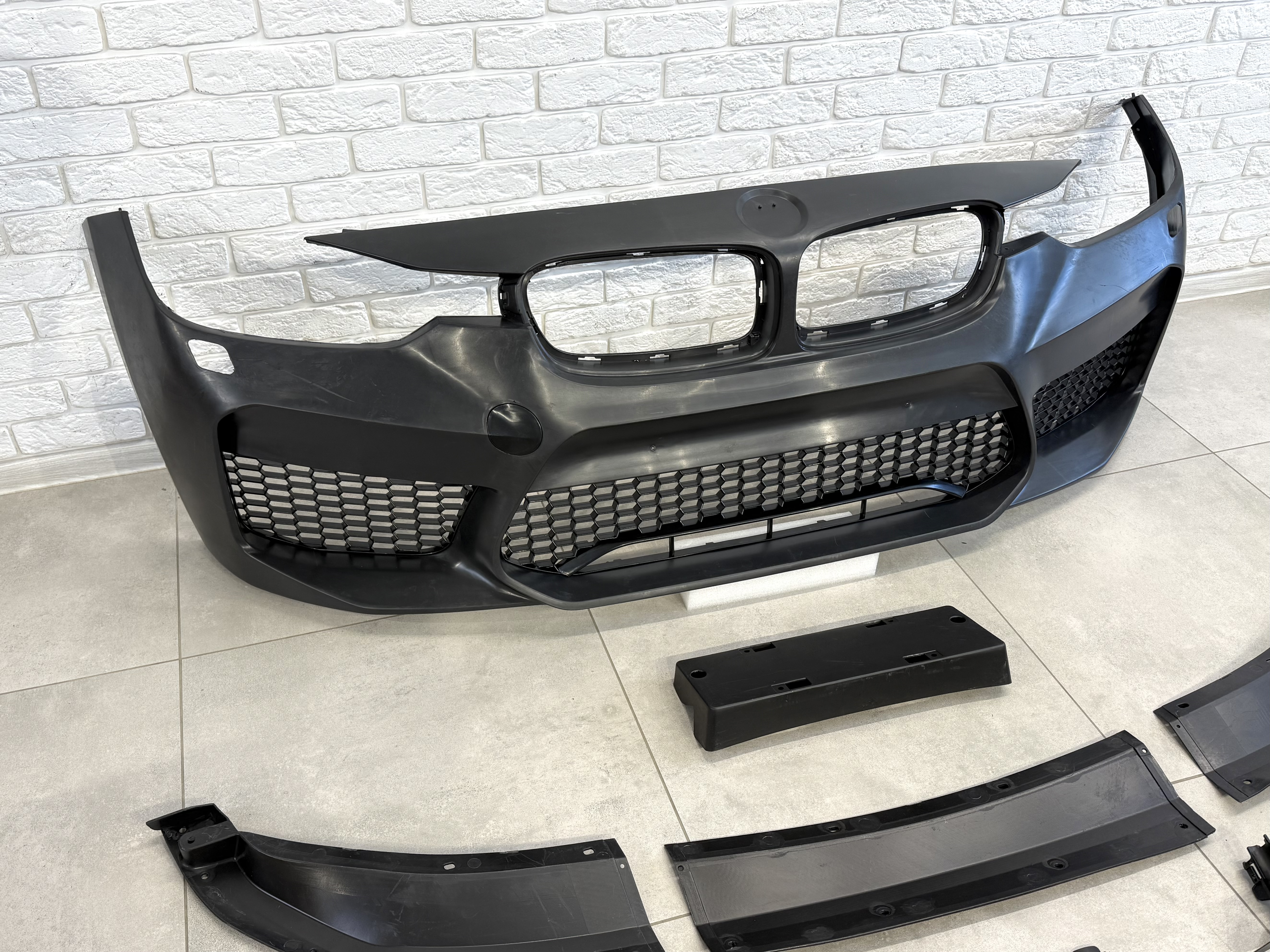 Передній бампер у зборі в стилі M5 F90 для BMW 3 Series F30 F31 2012-2018 (під омивачі / без отворів під парктроніки) 4