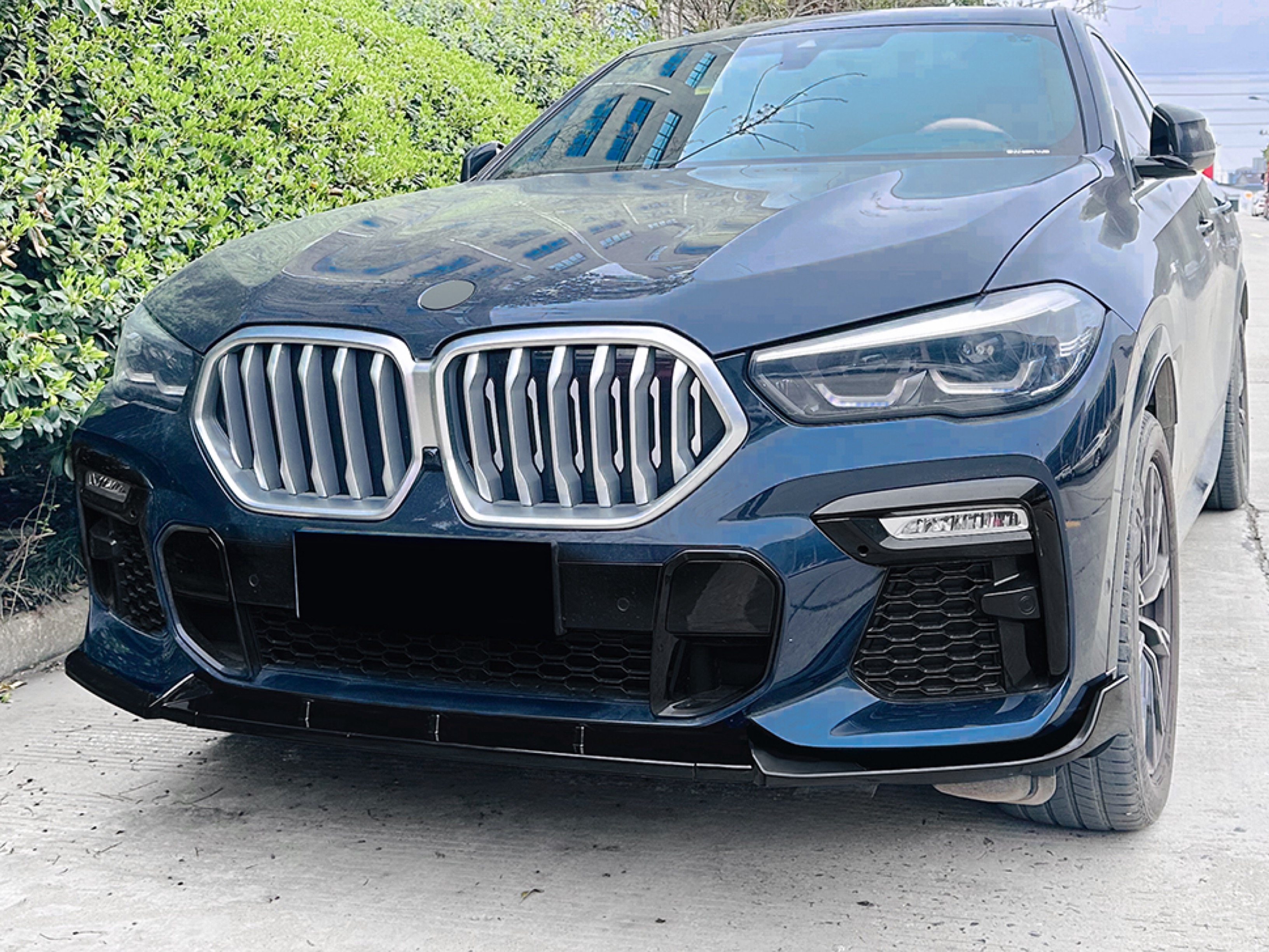 Спідниця переднього бампера M-Perfomance для BMW X6 G06 2019-2022 ABS пластик, чорний глянець 4