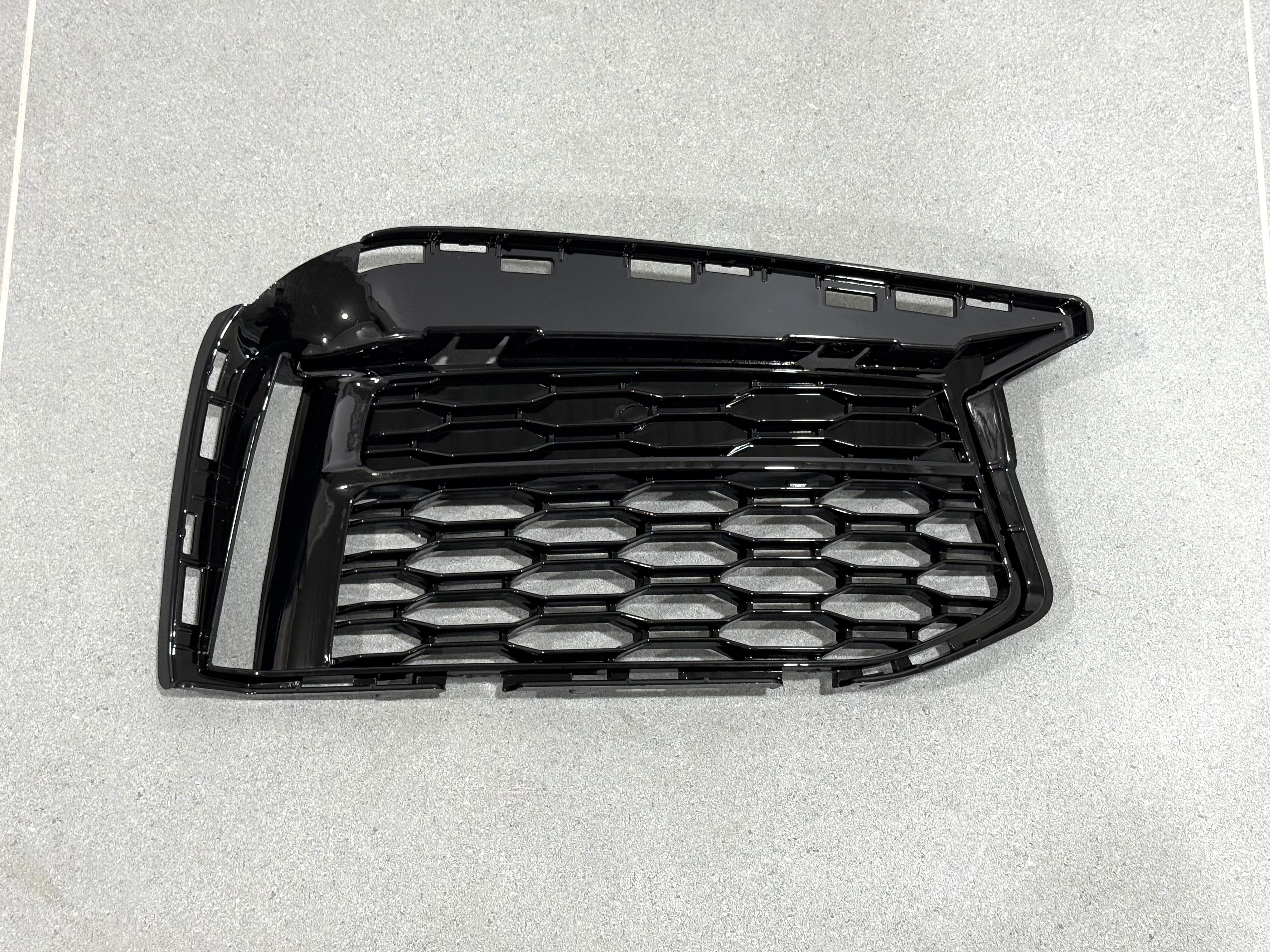 Права решітка бамперу M Paket 51118064964 для BMW 5 series G30 G31 2017-2020 2