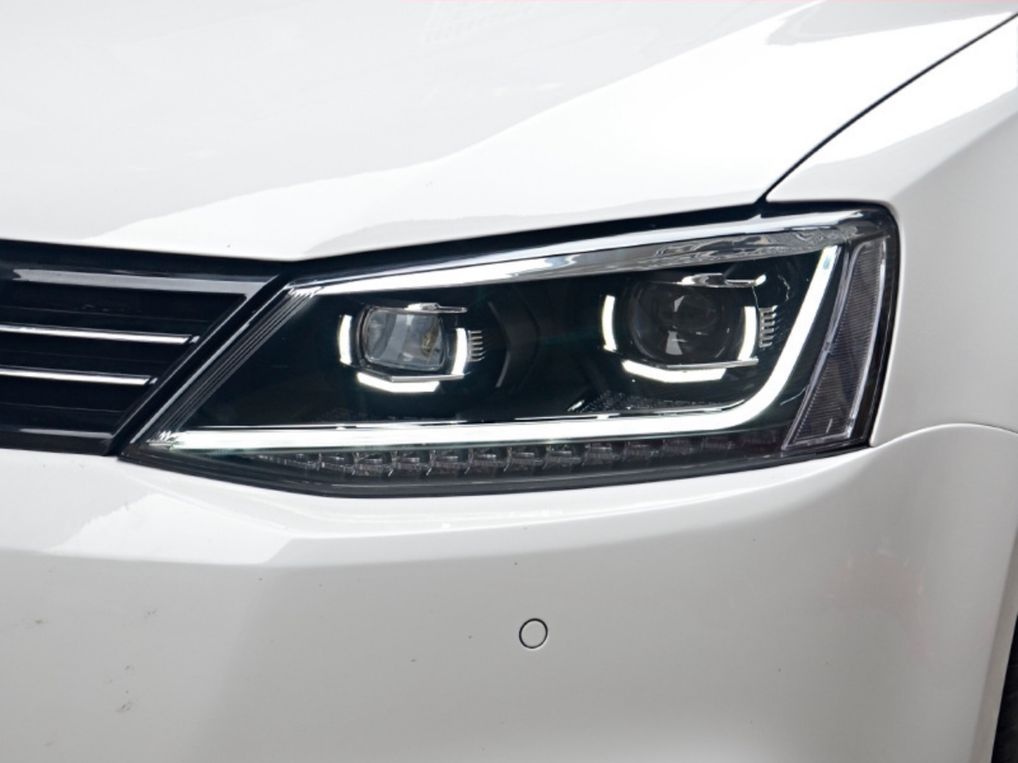 Фари Volkswagen Jetta 2010-2017 у стилі Passat B8 5