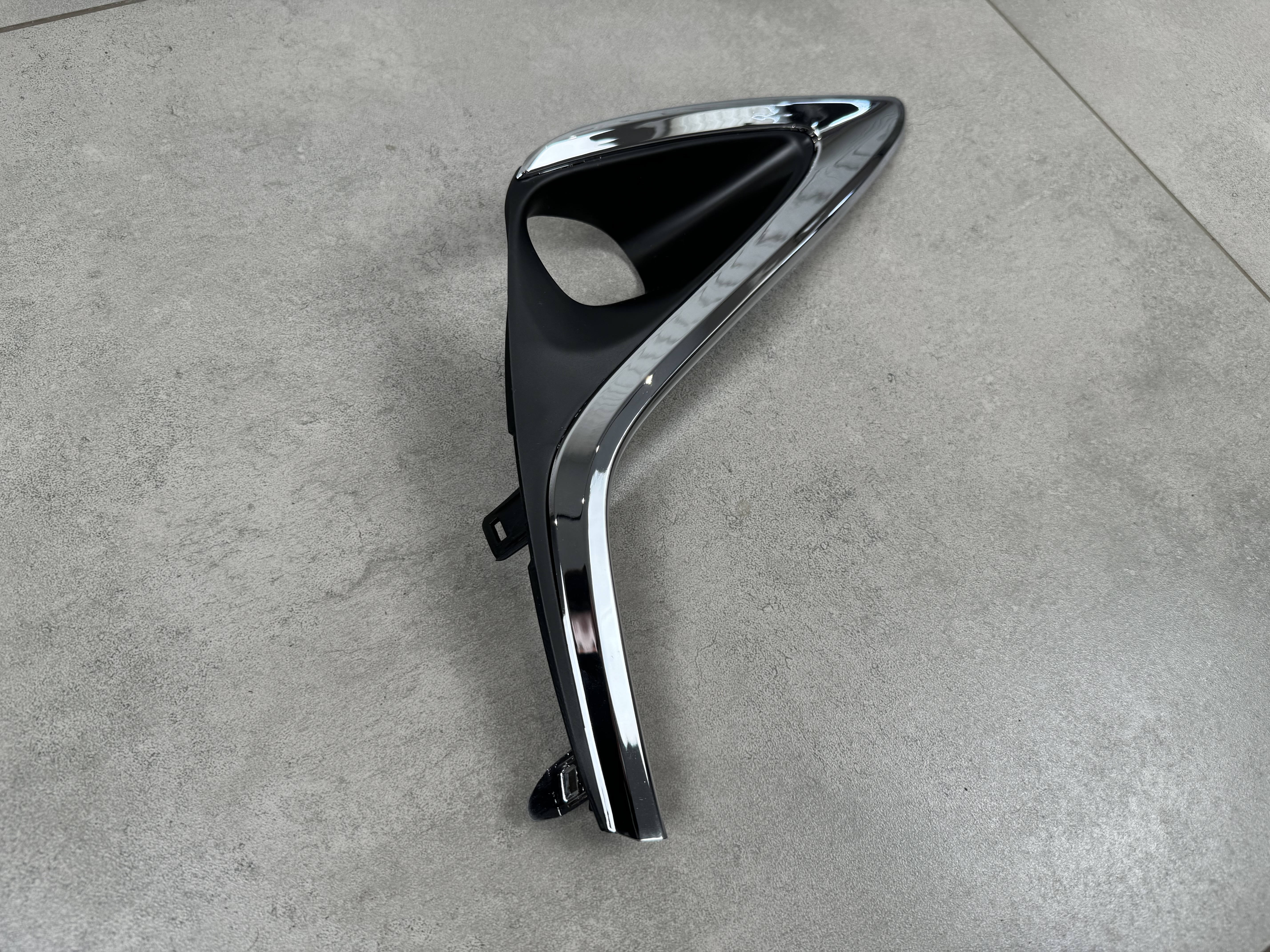 Права накладка туманки OEM 8148133060 для Lexus ES 2015-2018 4