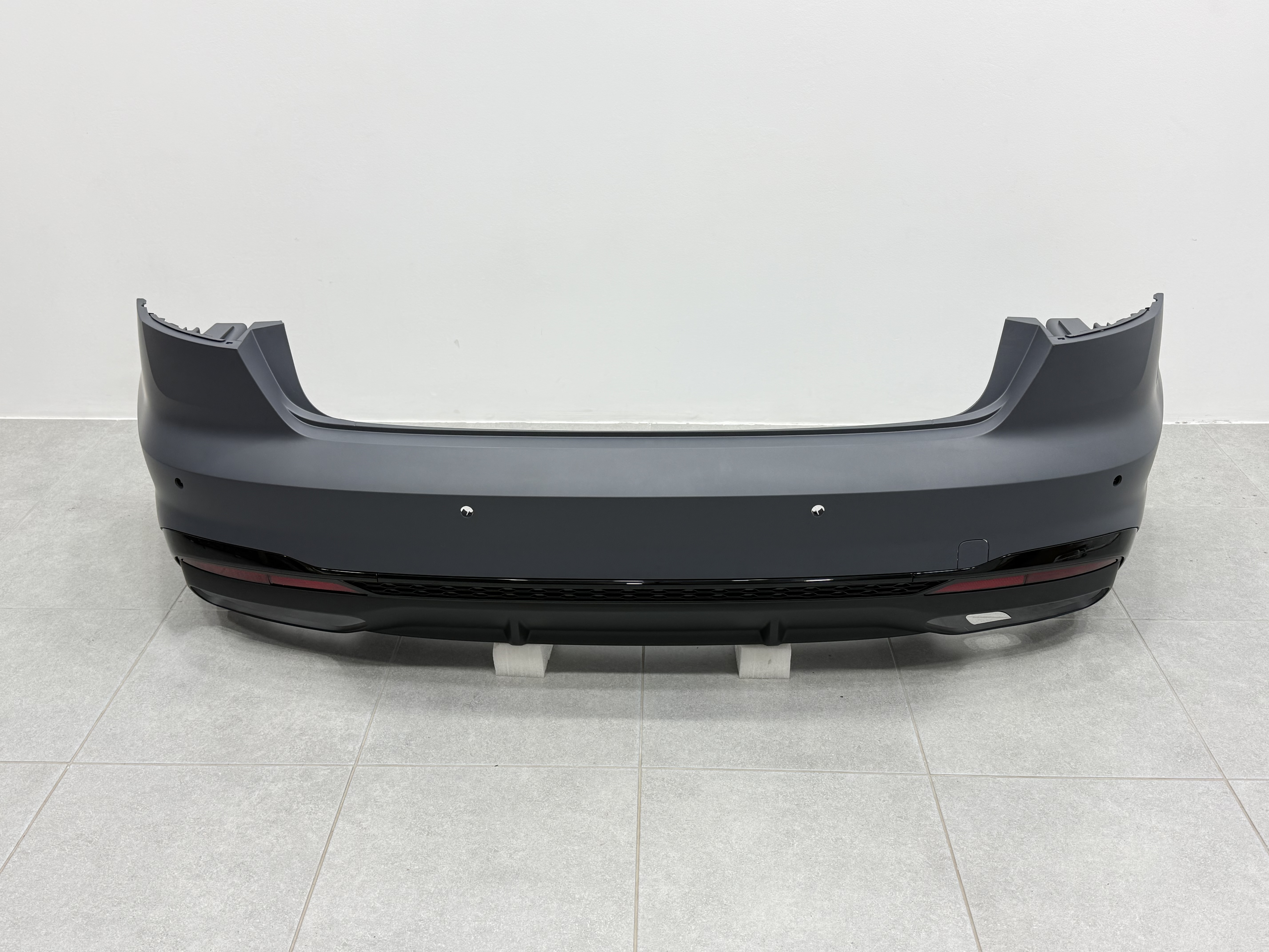 Бампер задній у зборі S-Line 2019+ BLACK для Audi A4 B9 2019-2023 2