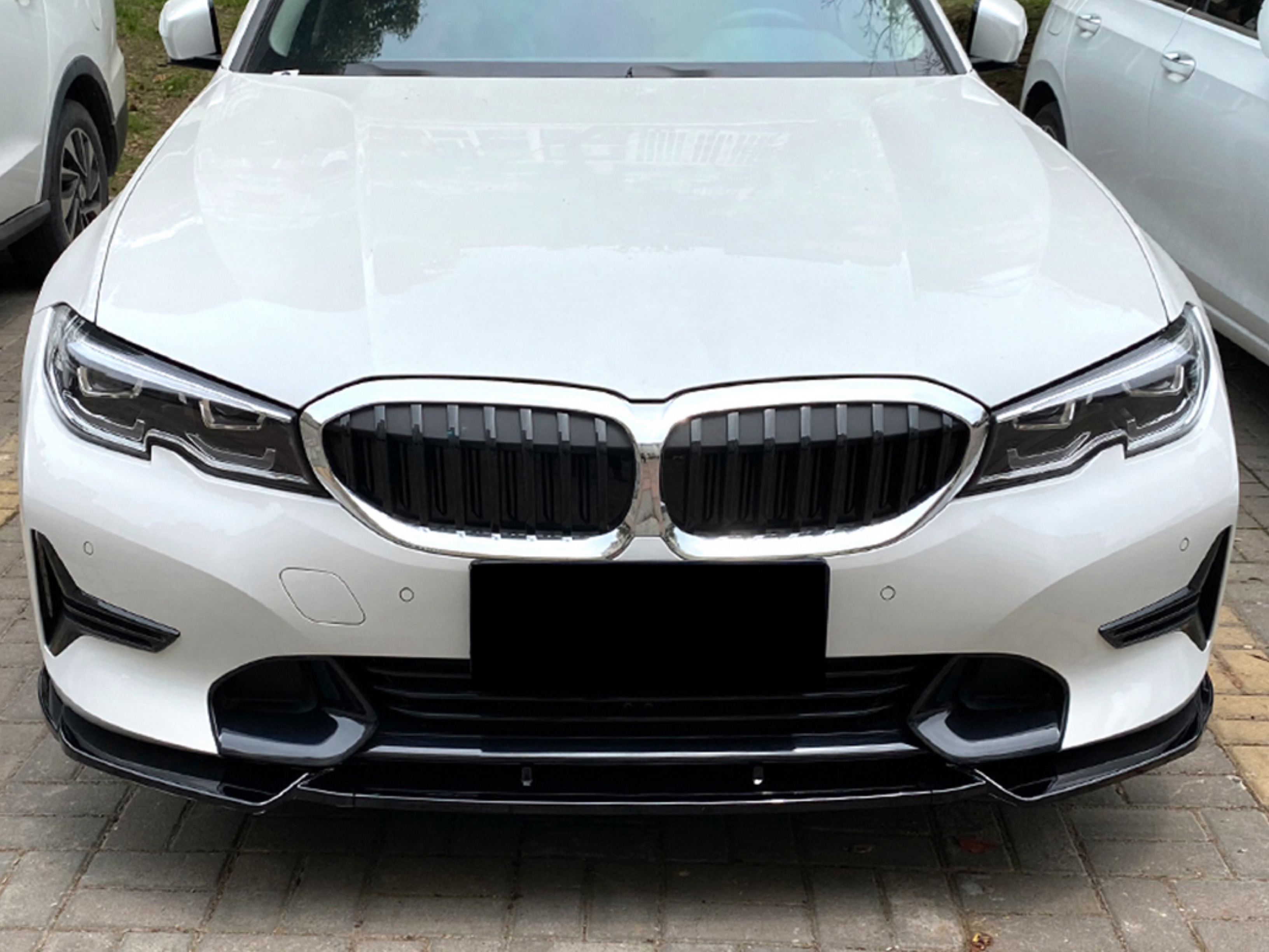 Накладка переднього бампера BMW 3 series G20 G21 2018-2022 ABS пластик, колір чорний глянець 2