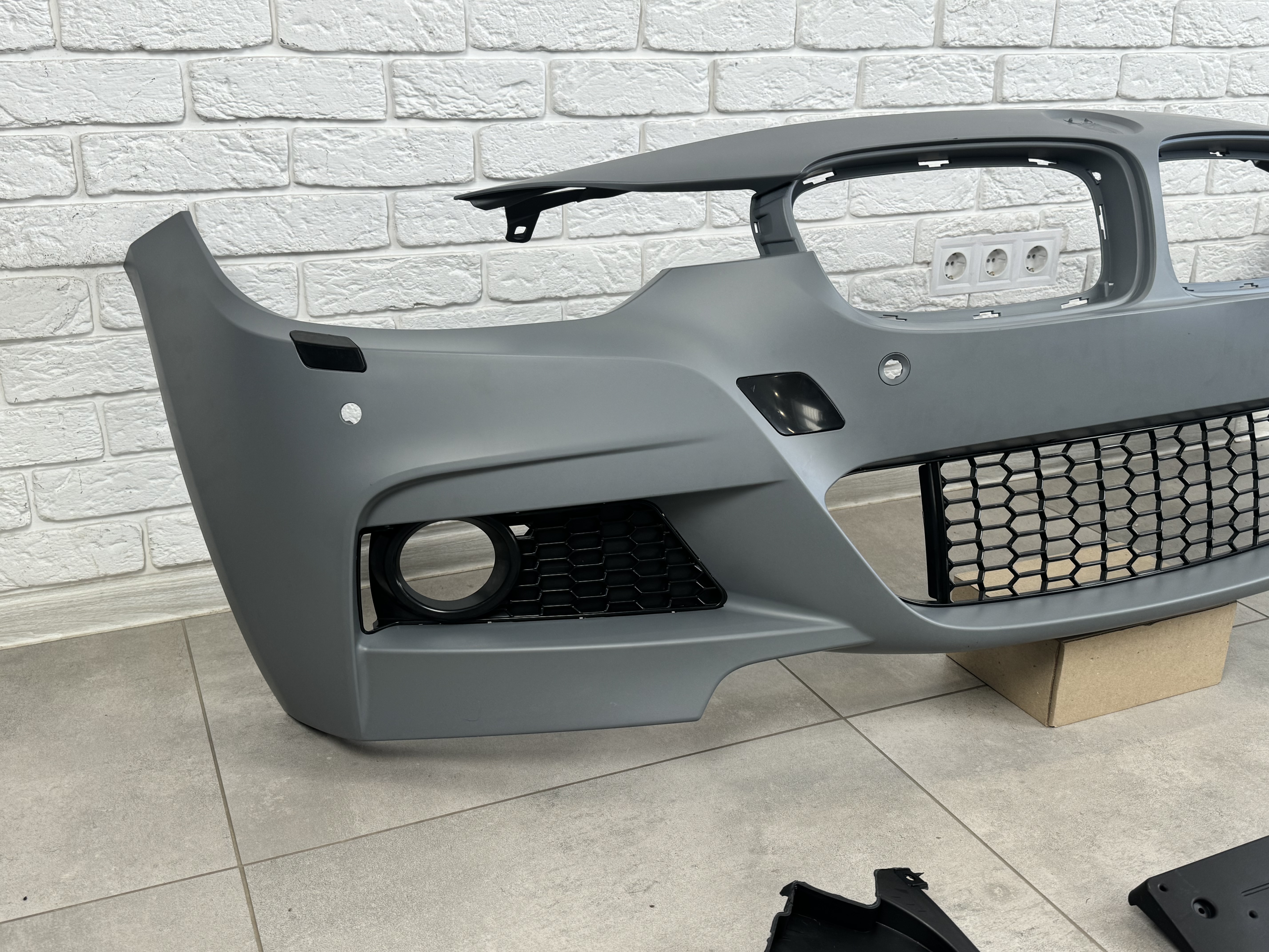 Передній бампер M Paket BMW 3 Series F30 F31 2012-2018 (під омивачі / з отворами під парктроніки) 6