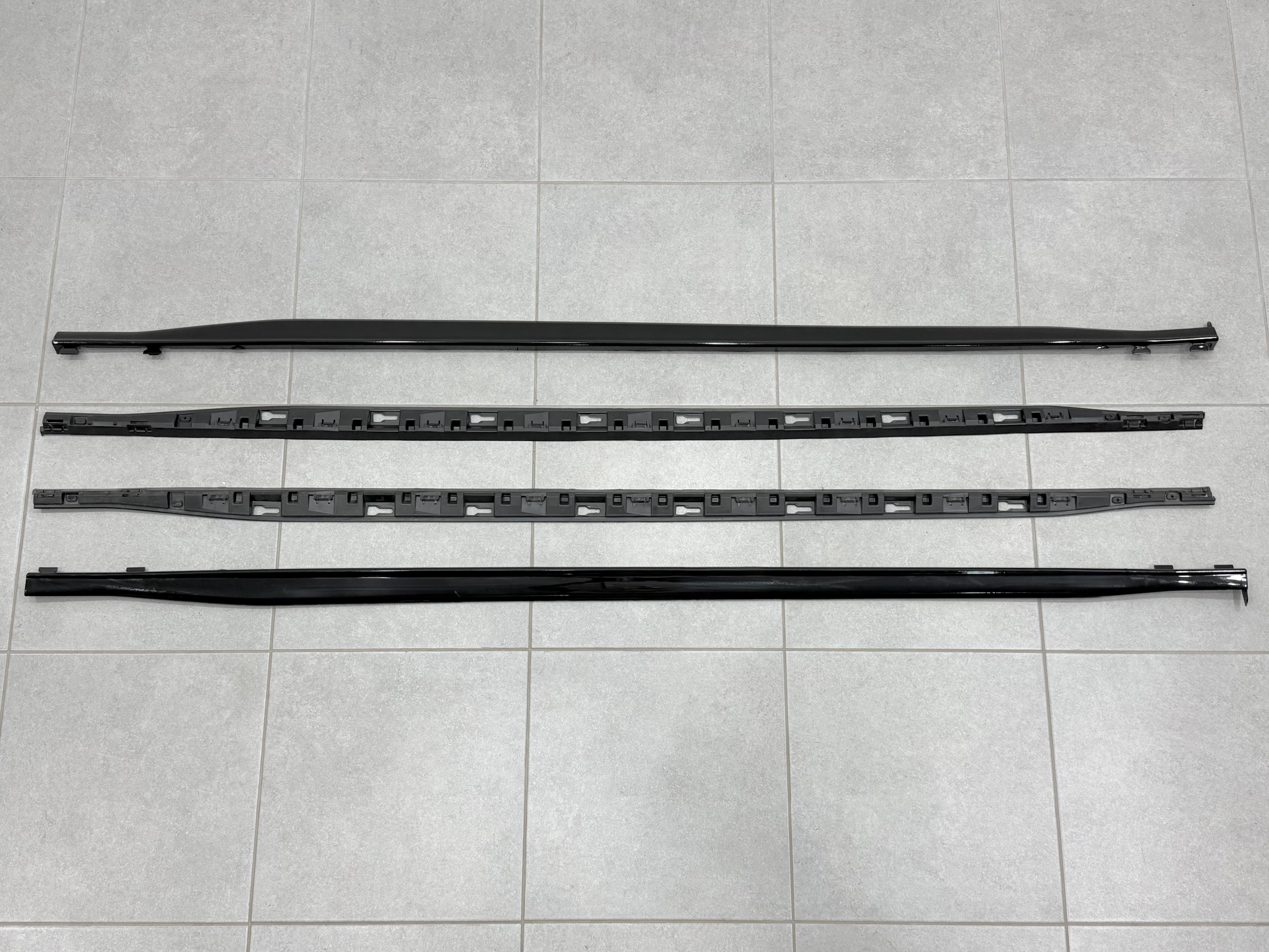 Леза на пороги R-Line для Volkswagen Golf 8 2022- 2