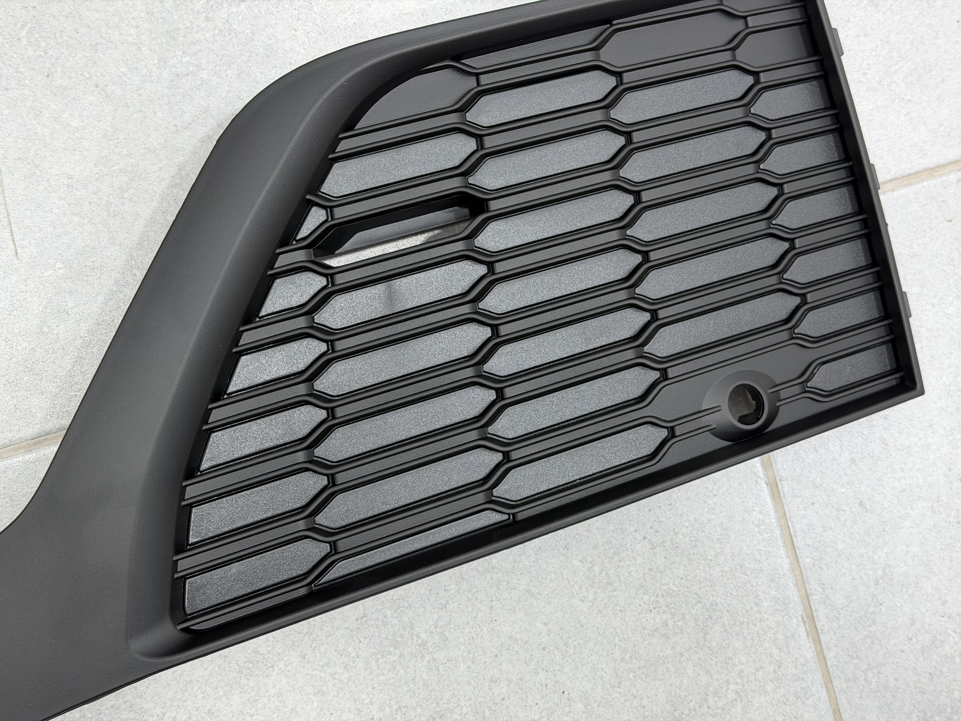 Решітка бампера ліва 4M0890681B S-Line BLACK для Audi Q7 2020-2024 4