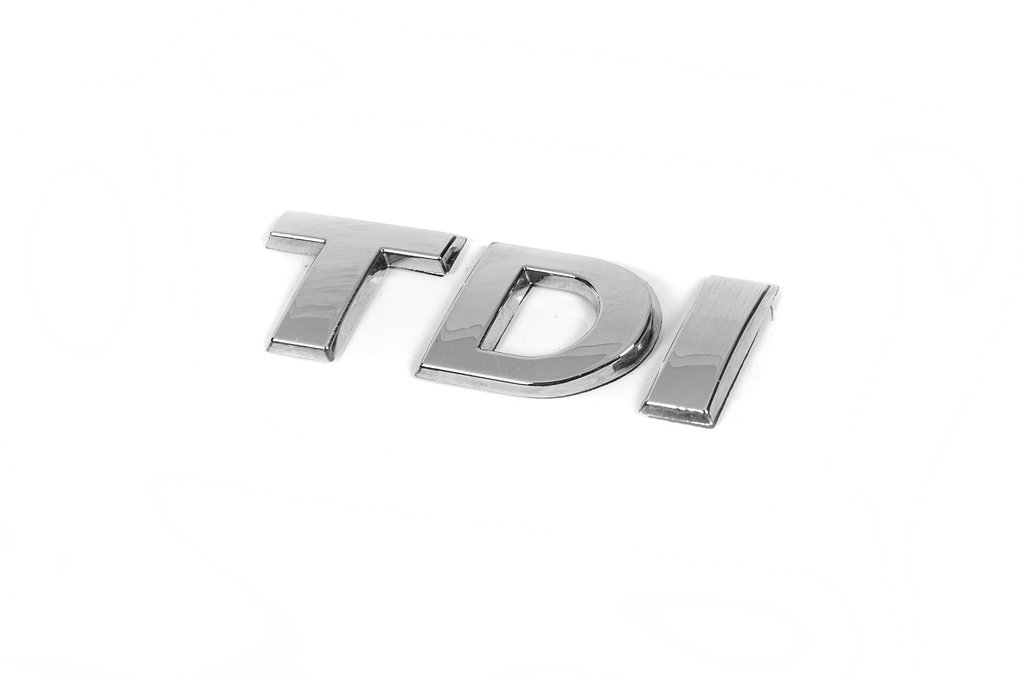 Напис TDI (косою шрифт) T - хром, DI - червона 3