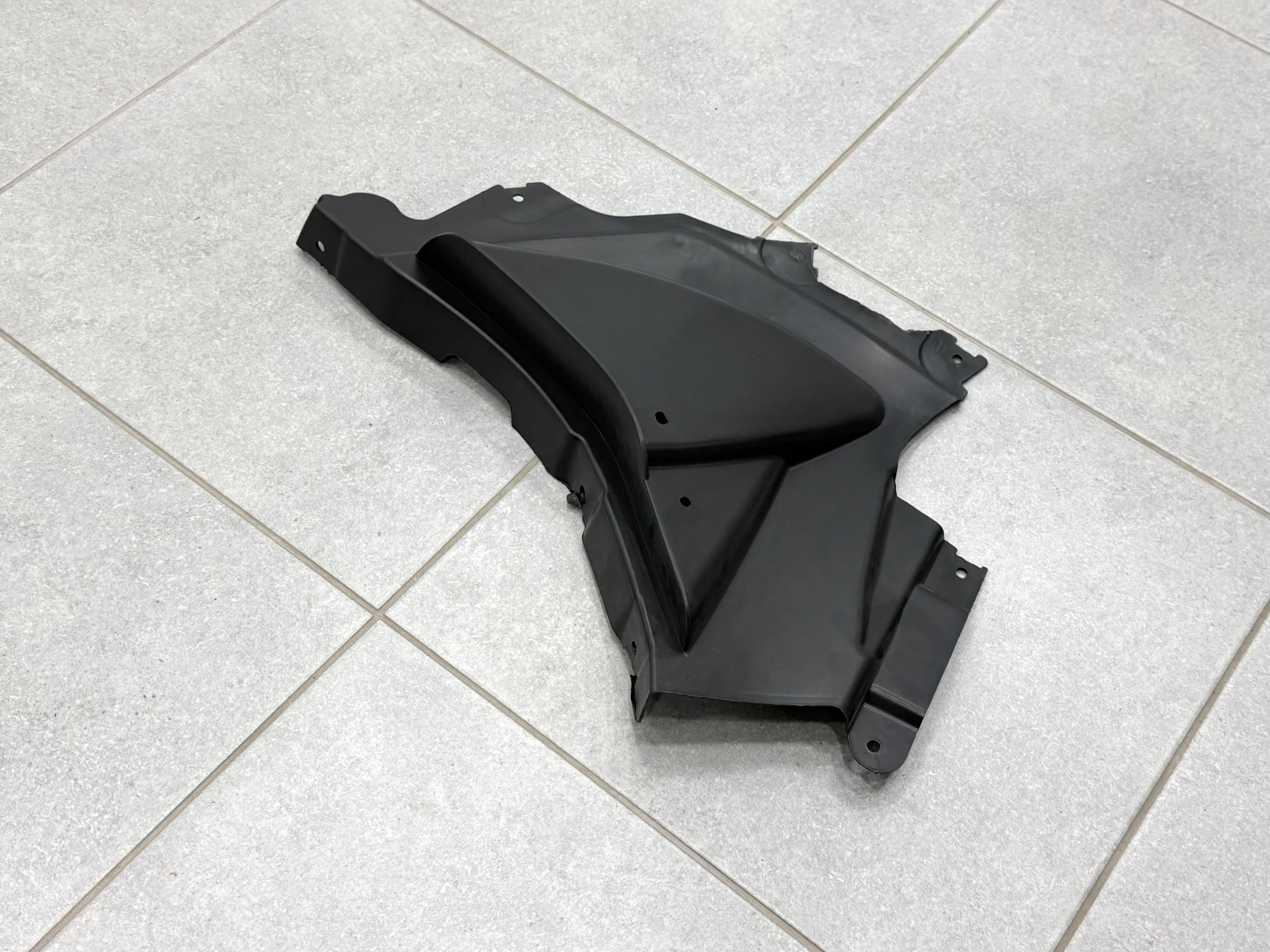 Правий локер M Paket 51118074892 для BMW 3 series G20 G21 2018-2022 4