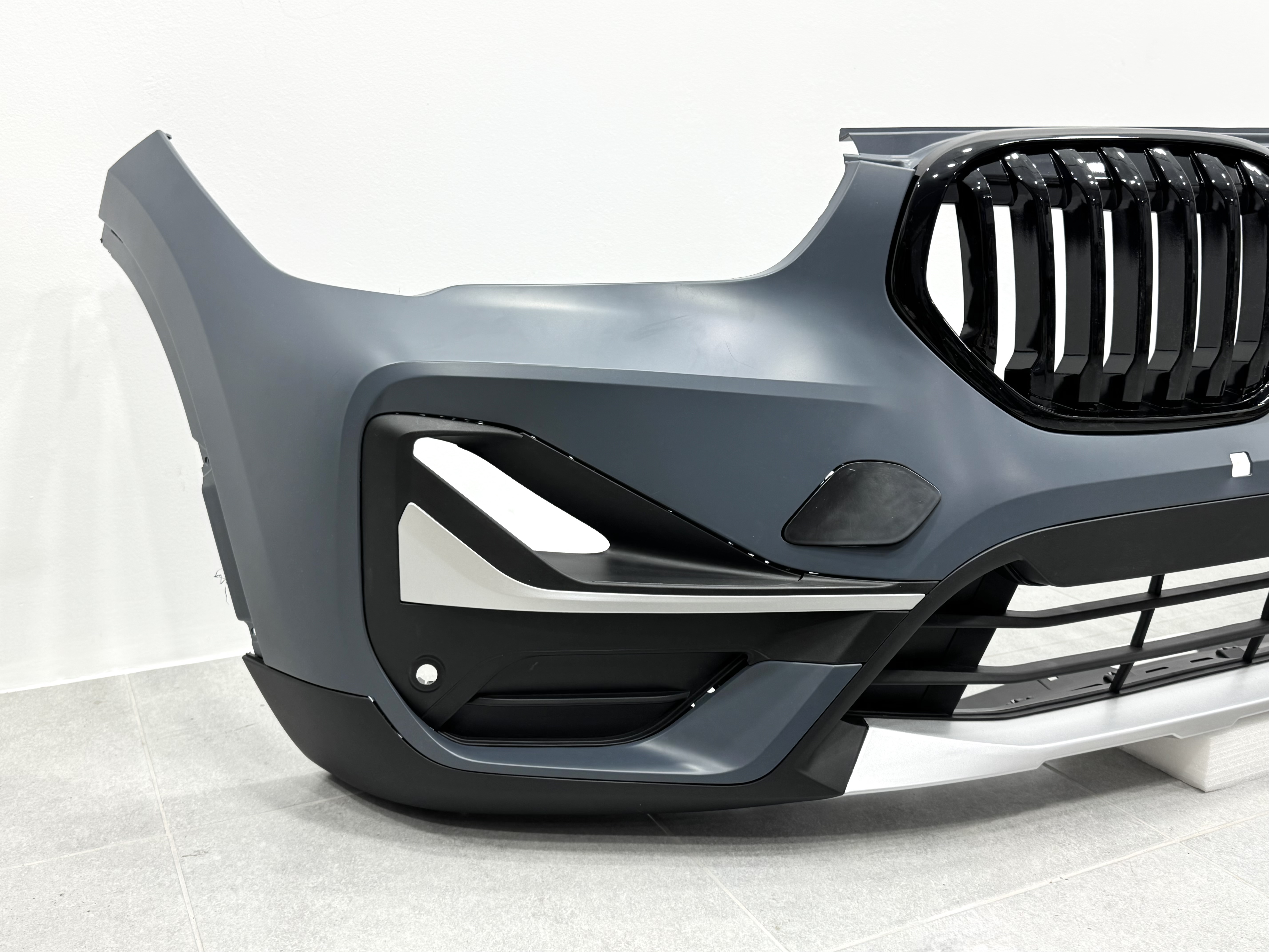 Передній бампер BMW X1 F48 2019-2022 3