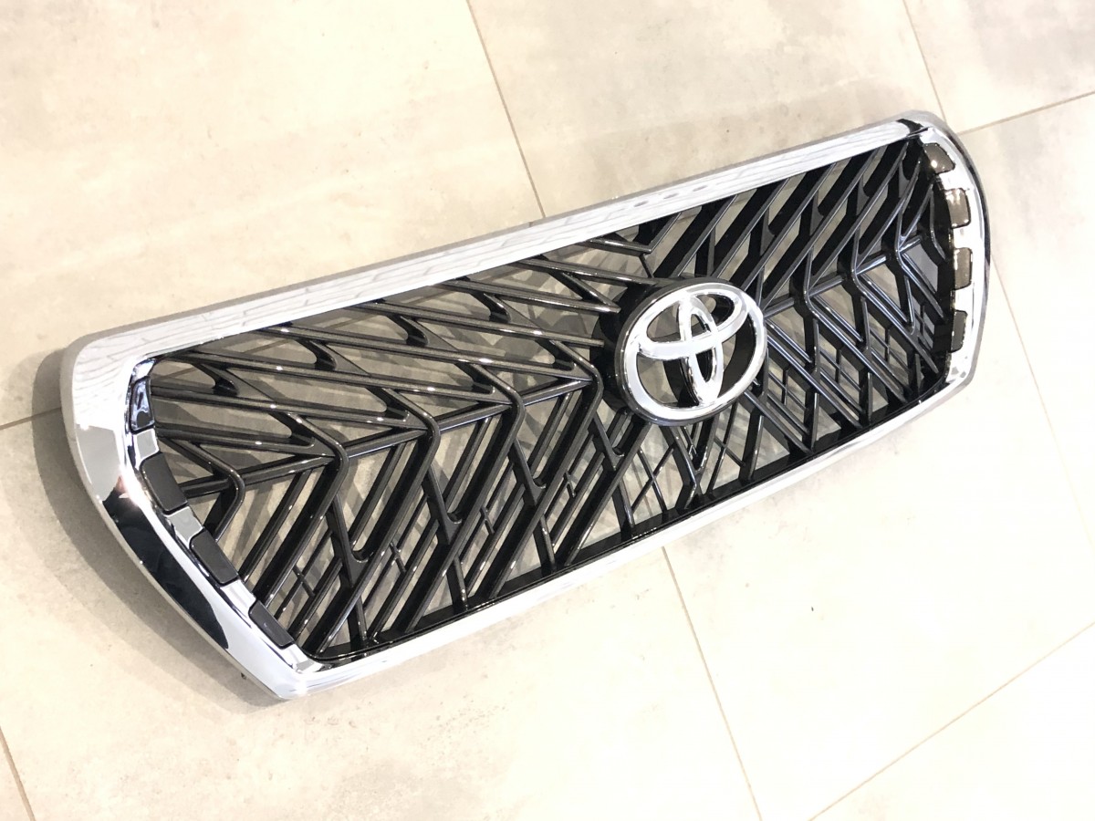 Решітка радіатора TRD Toyota Land Cruiser 200 2007-2015 темно-сіра 4