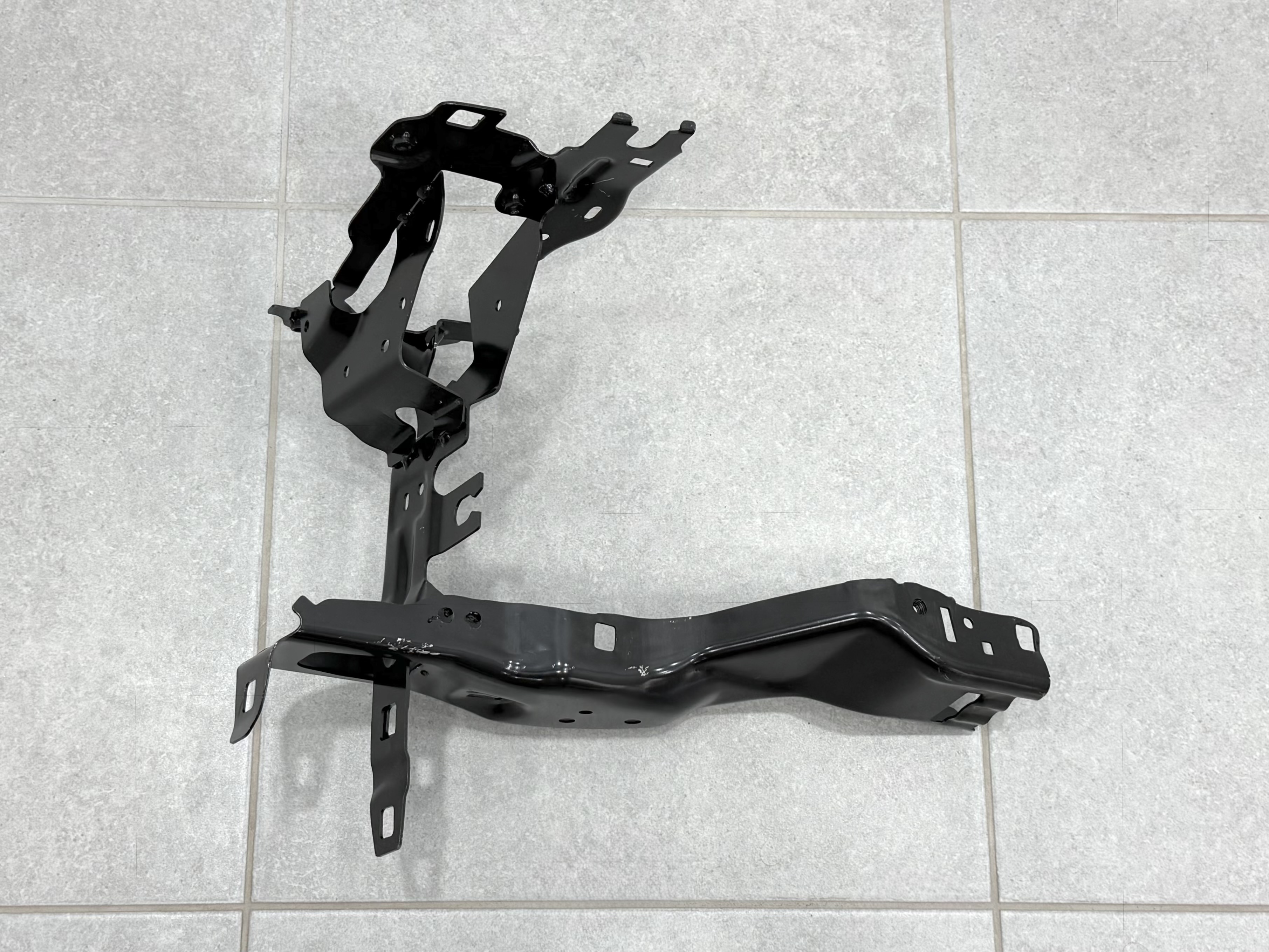 Кронштейн кріплення правої фари 51647383858 / 51647449816 для BMW 5 series G30 G31 5