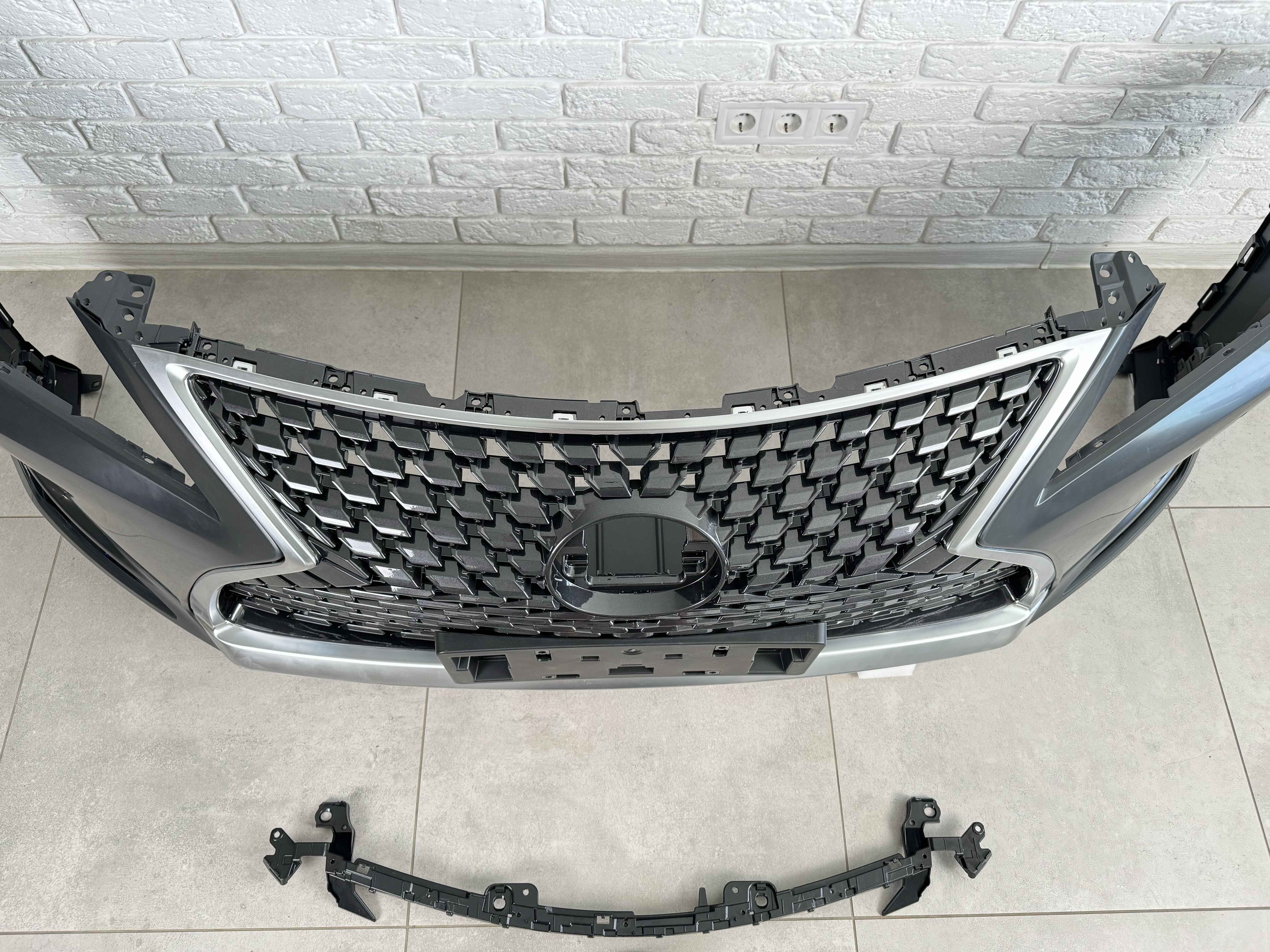 Бампер передній у зборі OEM Lexus RX 2019-2022 решітка під камеру 4