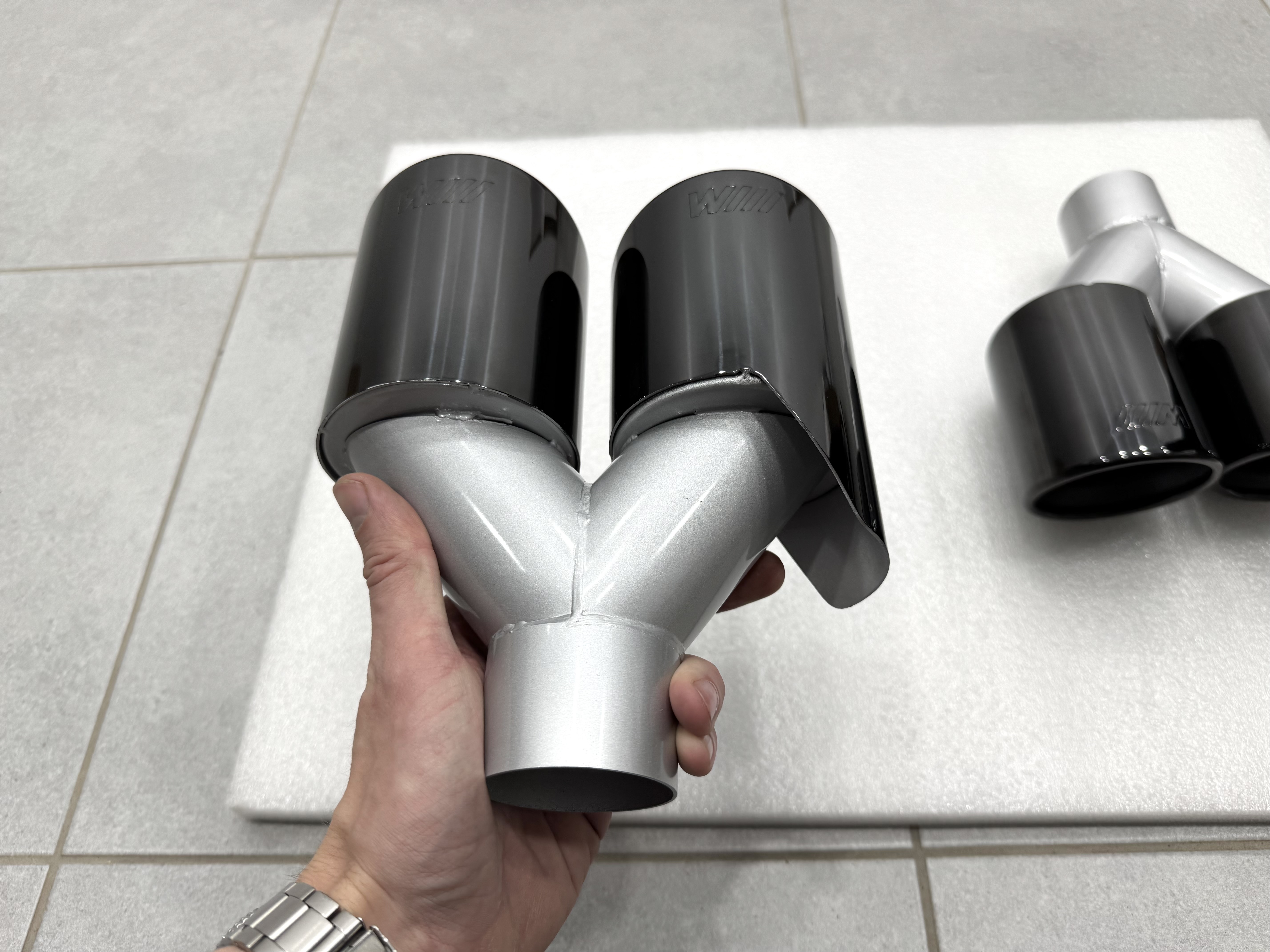 Насадки на вихлопні труби стиль M5 BMW 5 Series F10 / F11 2010-2017 чорні 6