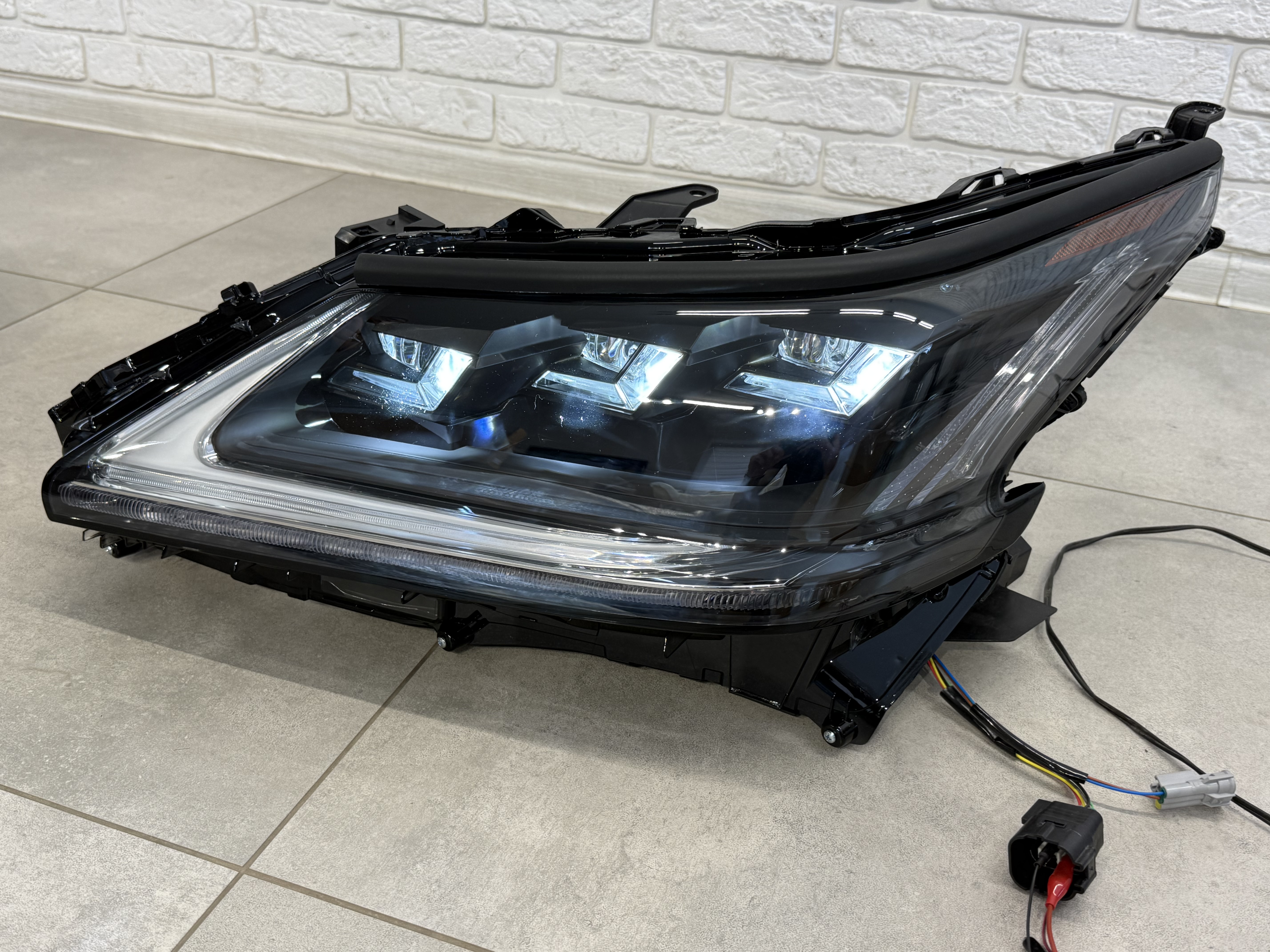 Фари Full LED 3 лінзи Lexus LX 570 2008-2015 для авто перевдягнутих у рестайлінг 2016+ 2