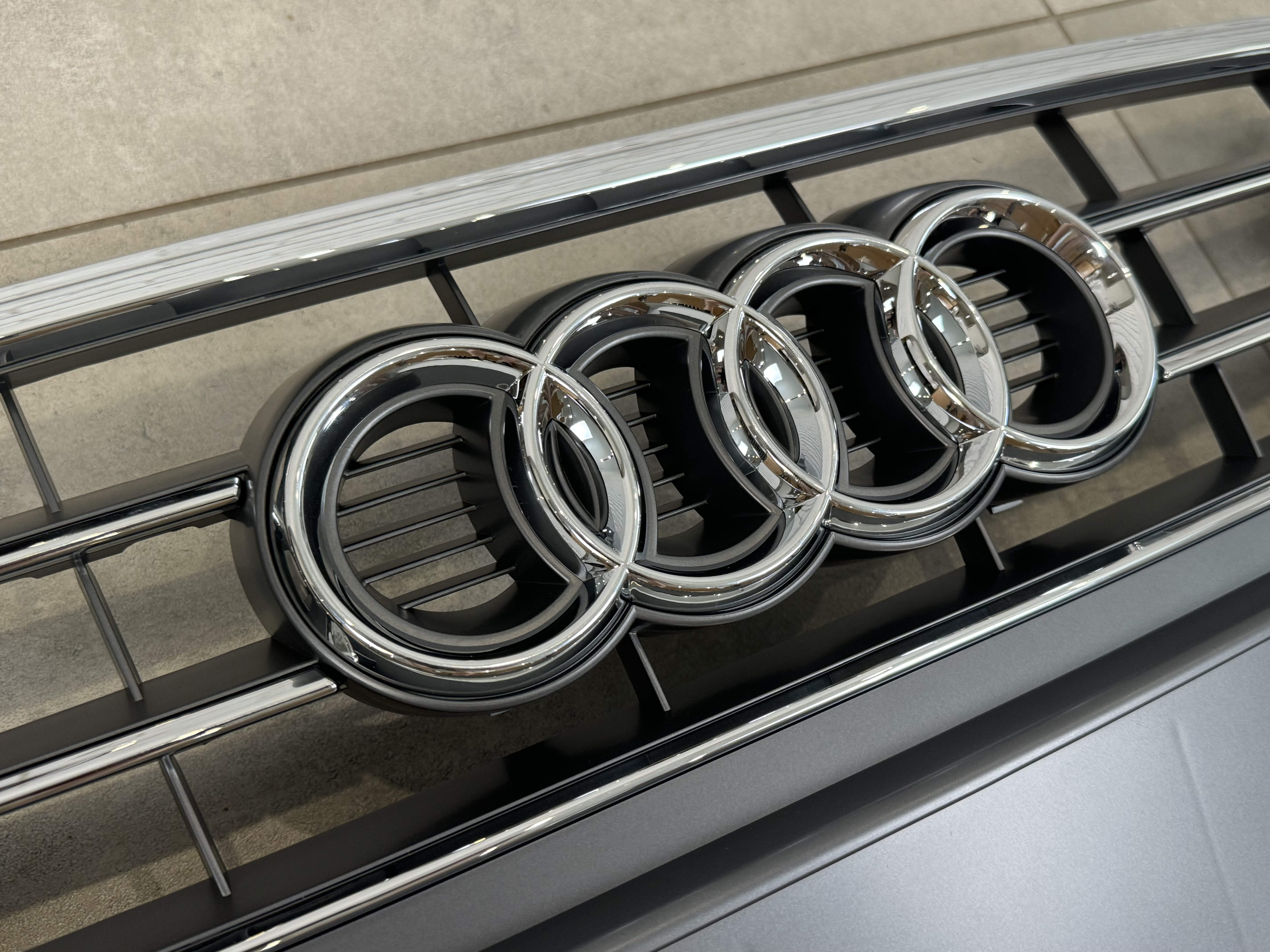 Решітка радіатора Audi A4 B8 2012-2015 сіра з хромом 4