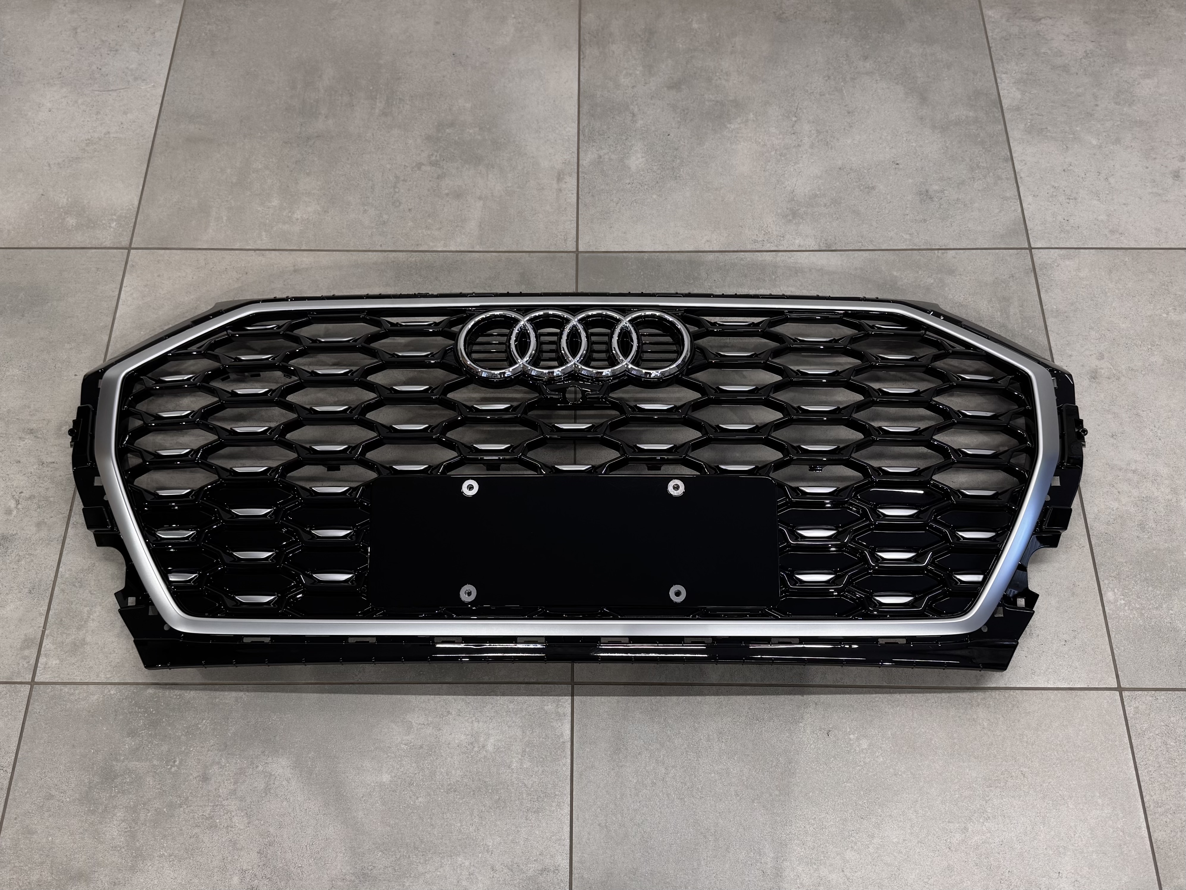 Решітка радіатора для Audi Q5 Sportback 2021-2024 чорна з хромом 80G 853 651 3Q7 2