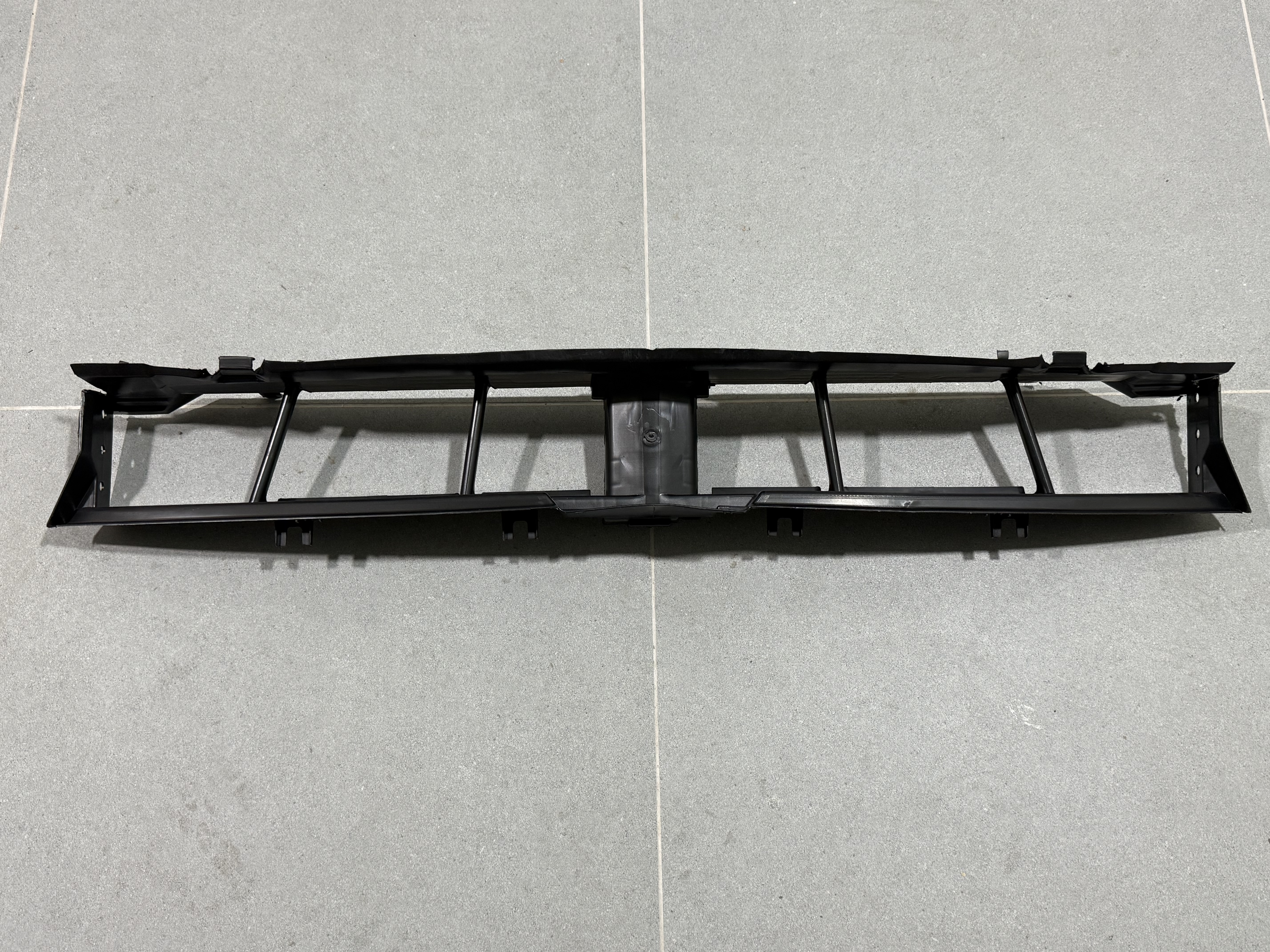 Жалюзі нижні не адаптивні BMW G30 G31 2020-2023 51749464209 рест. 2