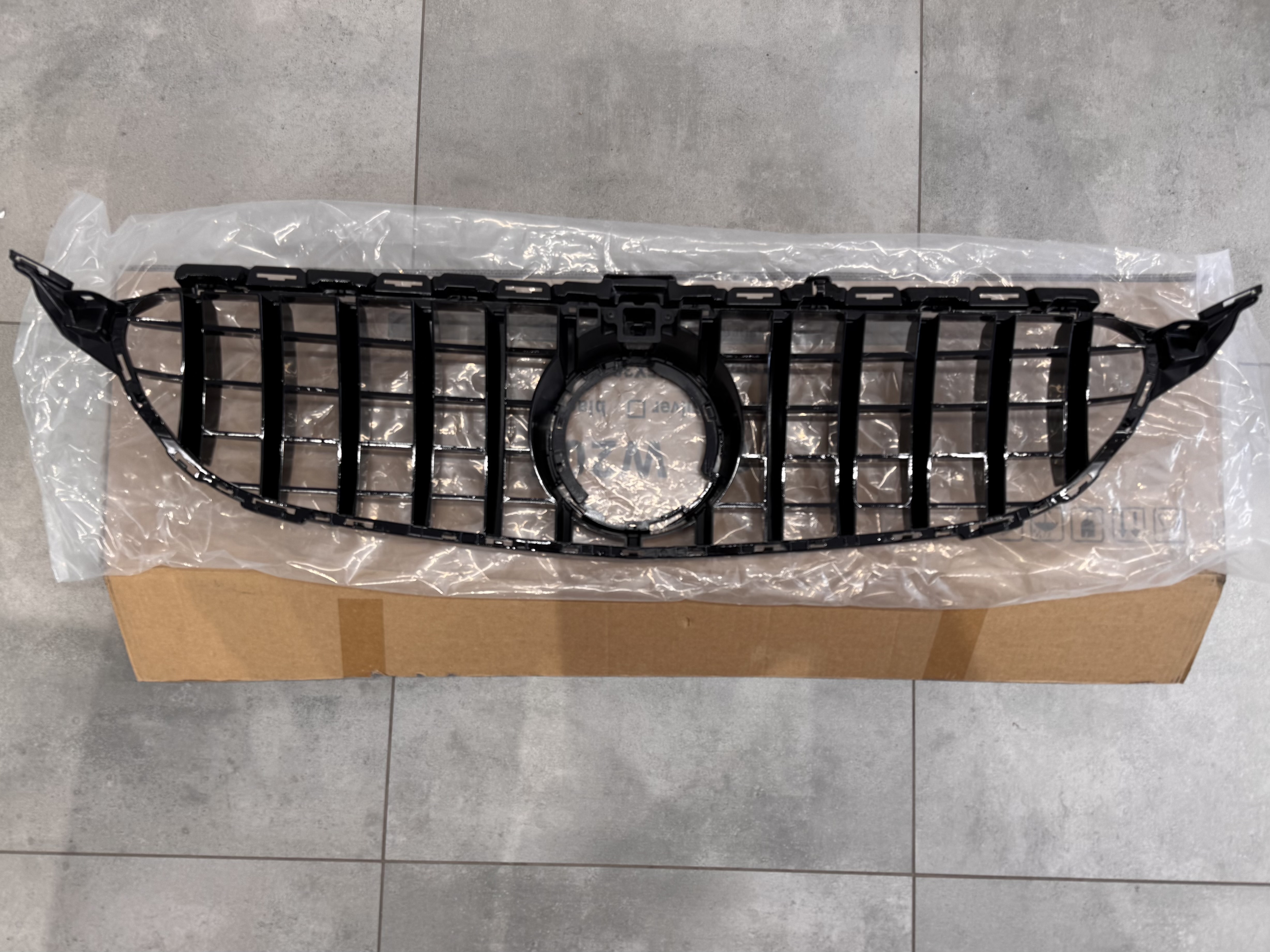 Решітка радіатора GT BLACK Mercedes C-Class W205 2019-2021 ПІД КАМЕРУ 3