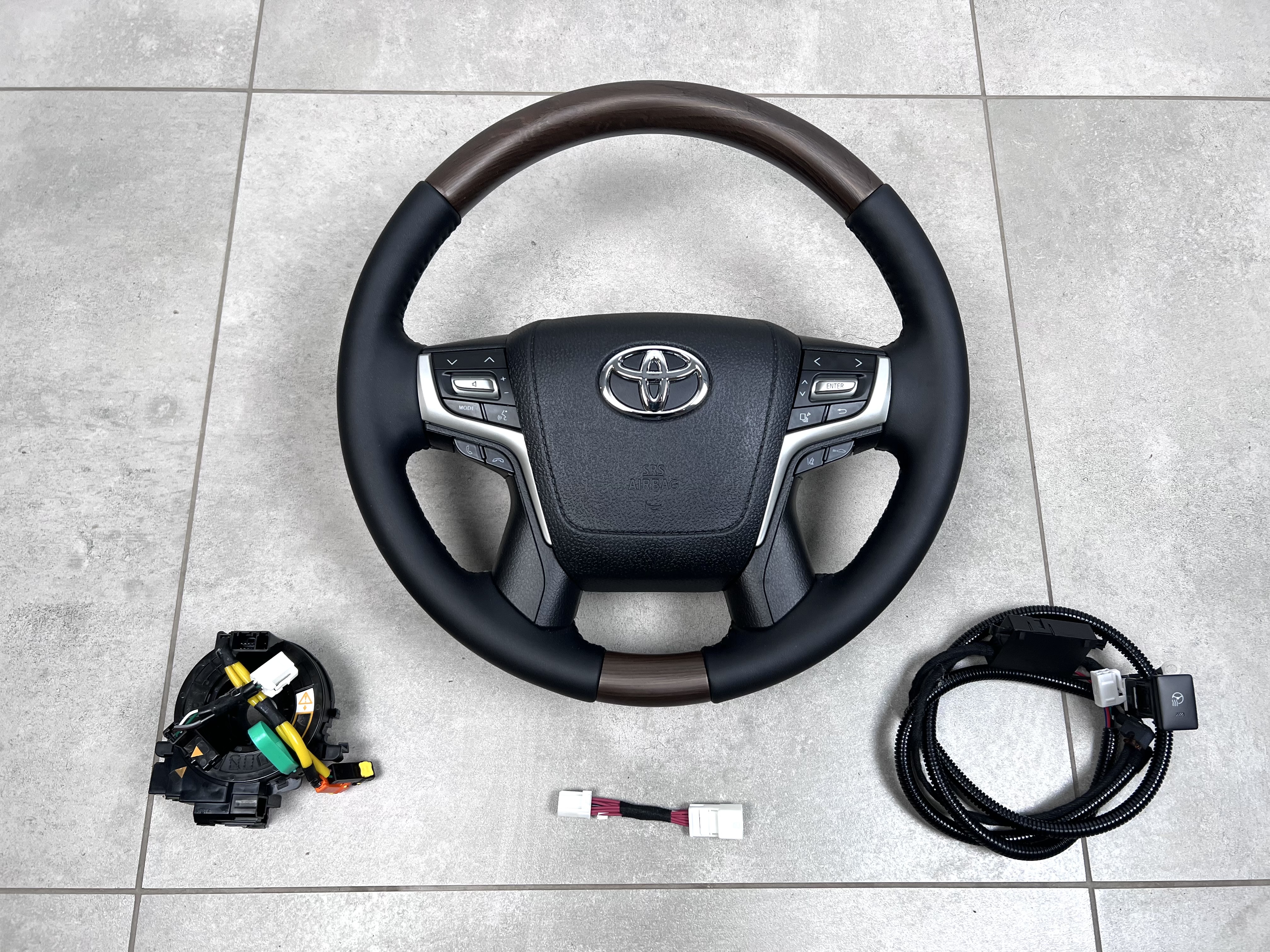 Кермо з підігрівом у зборі чорне з темним деревом Toyota Land Cruiser 200 / Prado 150 2