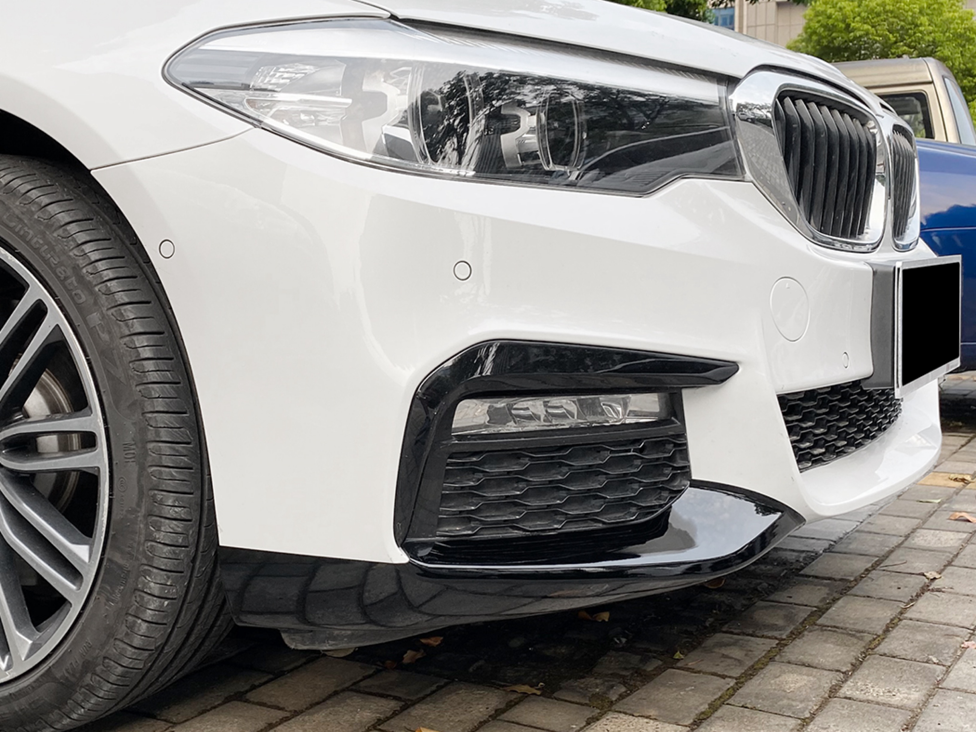 Ікла переднього бампера M performance BMW 5 series G30 G31 2016-2020 ABS пластик, чорний глянець 2