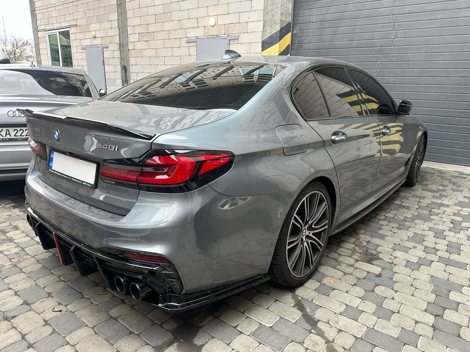 Дифузор заднього бампера + насадки вихлопу BMW 5 series G30 2017-2023 чорний глянець 2