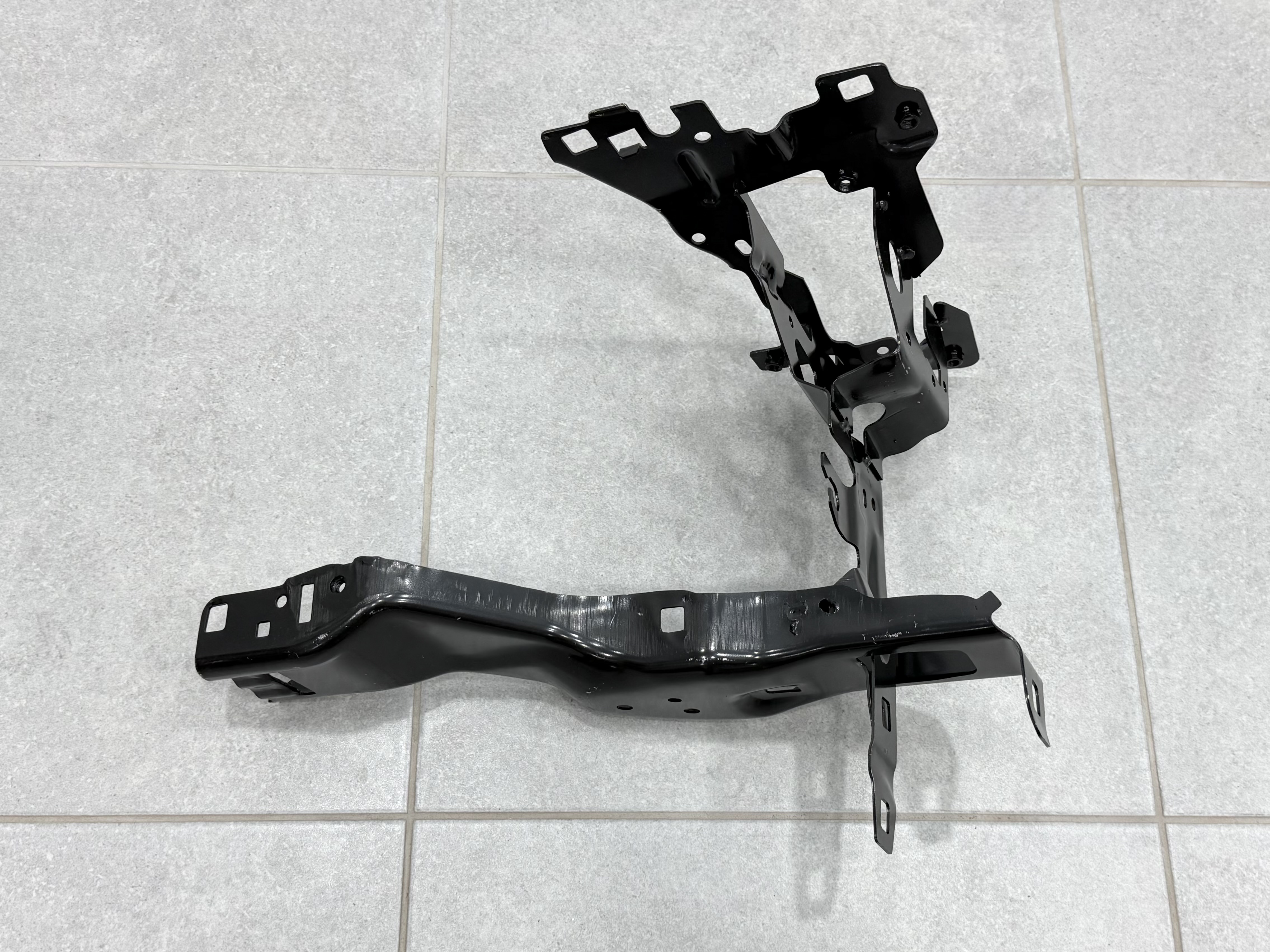 Кронштейн кріплення лівої фари 51647383857 / 51647449815 для BMW 5 series G30 G31 5