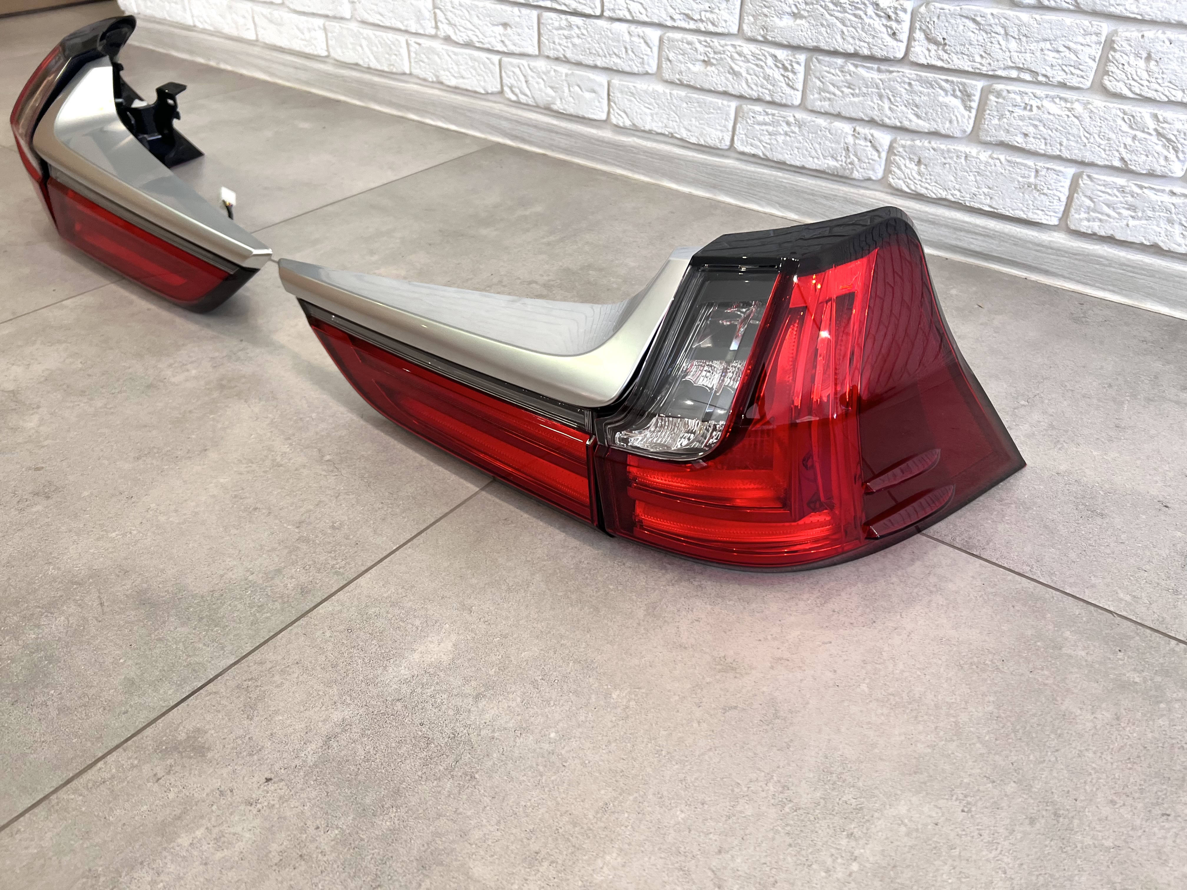 Задні ліхтарі OEM Lexus LX 570 450D 2016-2022 4шт. 4