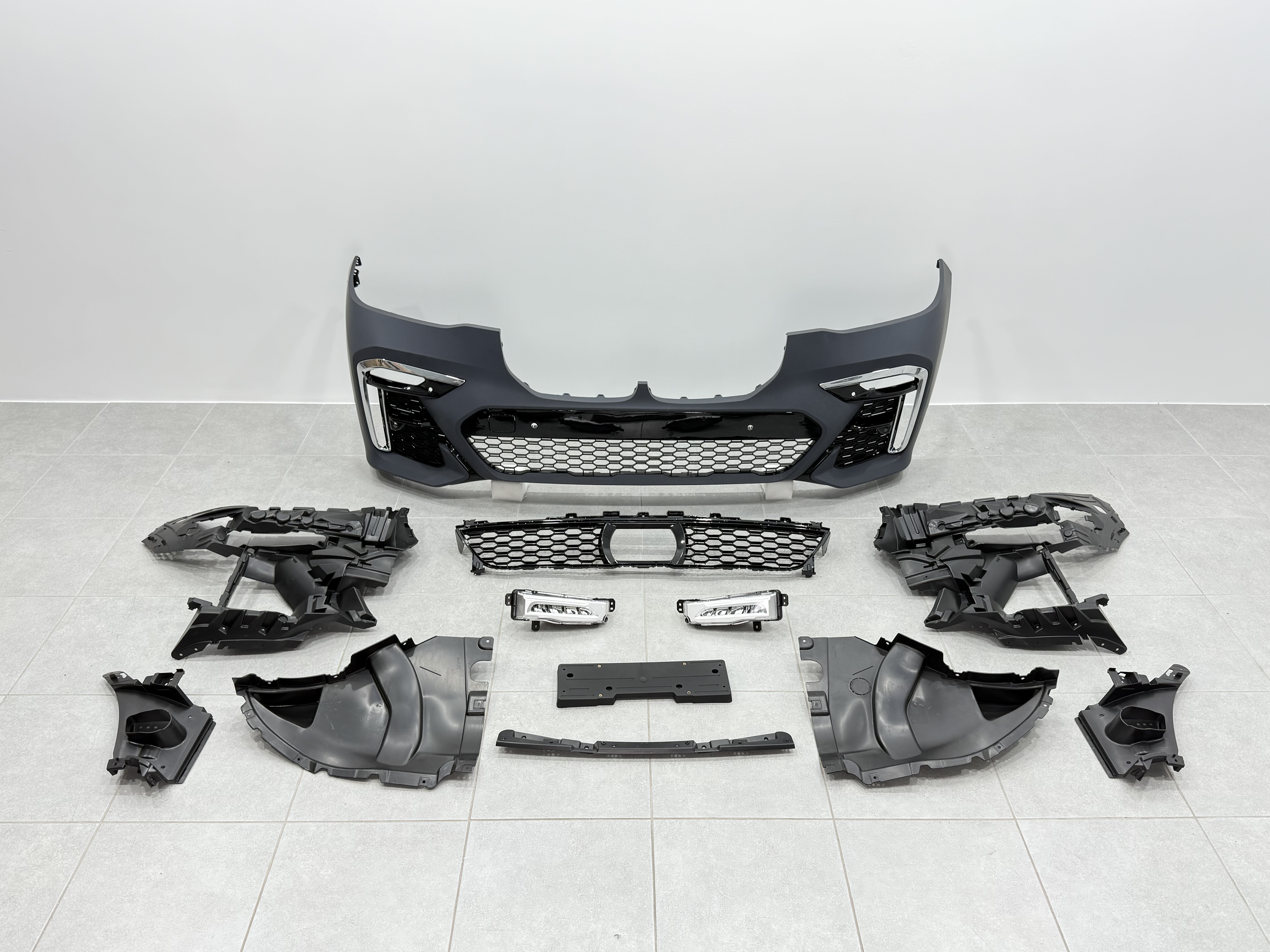 Передній бампер у зборі M paket для BMW X7 G07 2019-2022 5