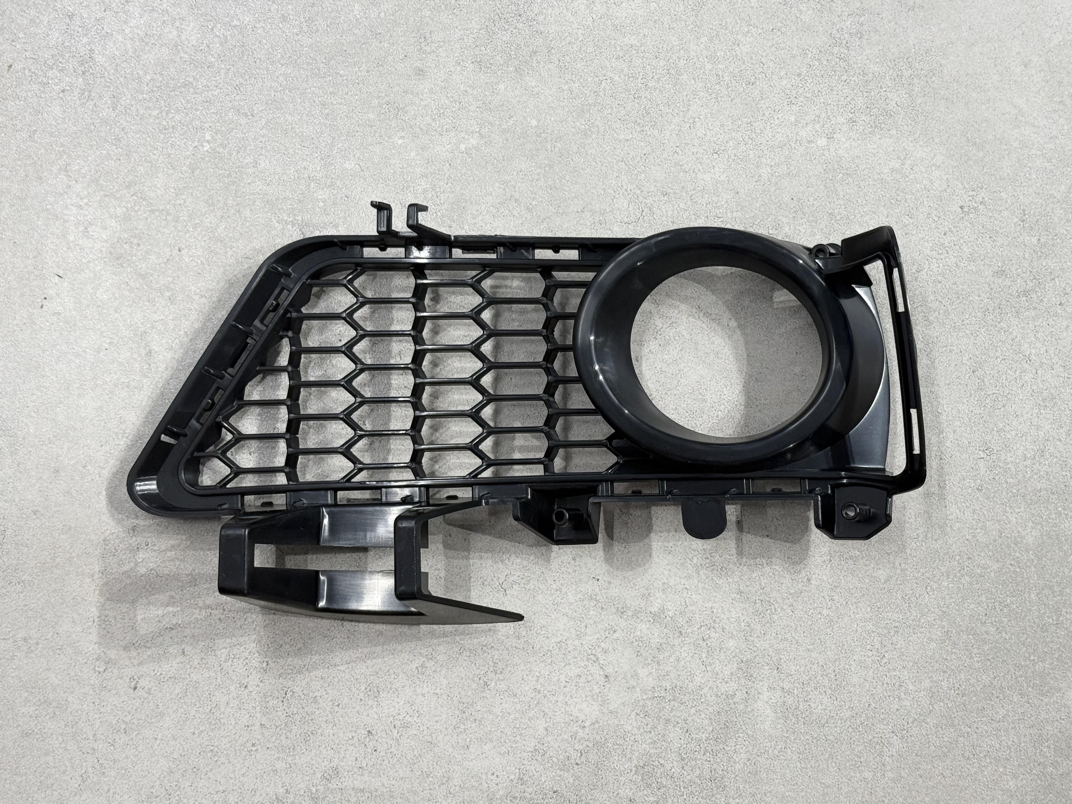 Накладка на протитуманну фару ліва M пакет 51118062631 BMW 3 series F30 F31 2012-2018 2