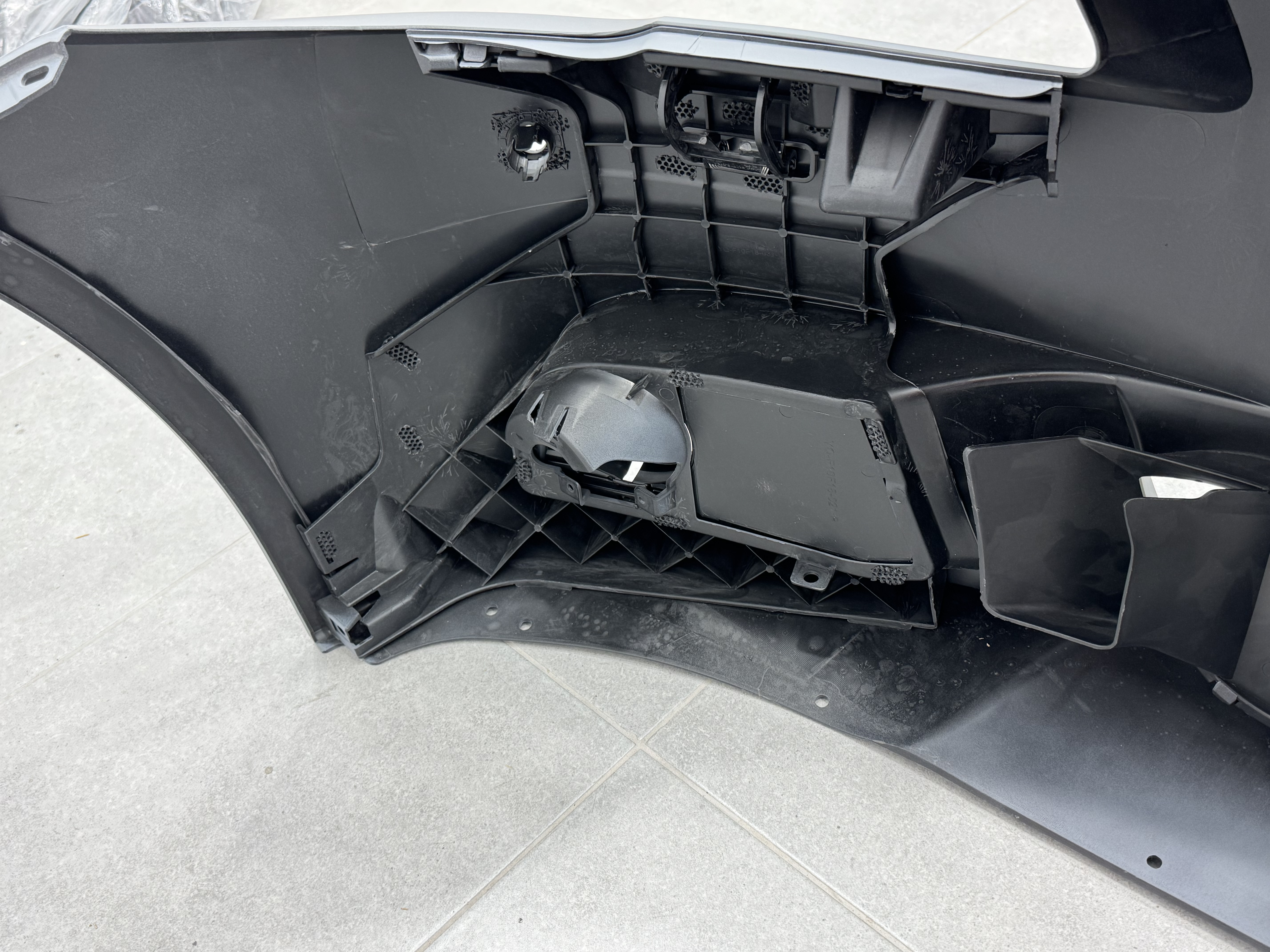 Передній бампер у зборі M Paket BMW 5 Series F10 F11 2010-2013 (під омивачі / з отворами під парктроніки / з отворами туманок) 2